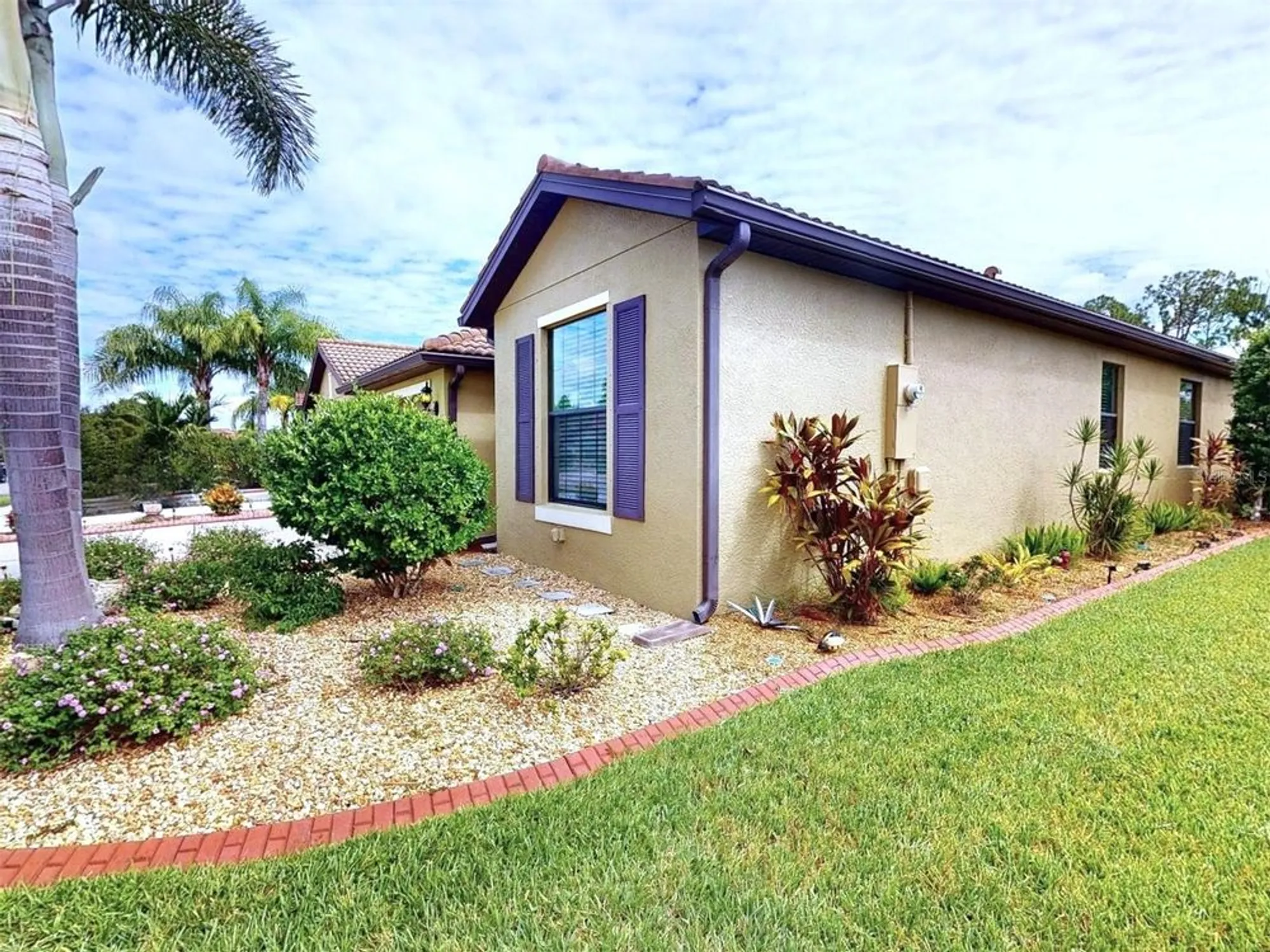 Property Slideshow image 5 of 98 | 2444 daisy dr, North Port, FL, 34289