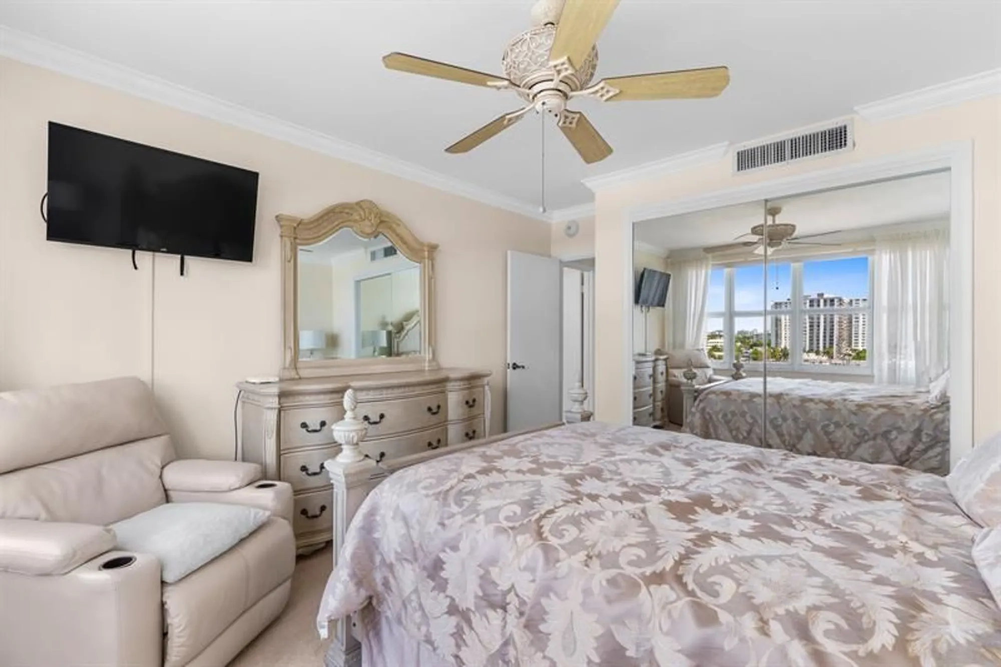 Property Slideshow image 36 of 48 | 3333 ne 34th st 810, Fort Lauderdale, FL, 33308