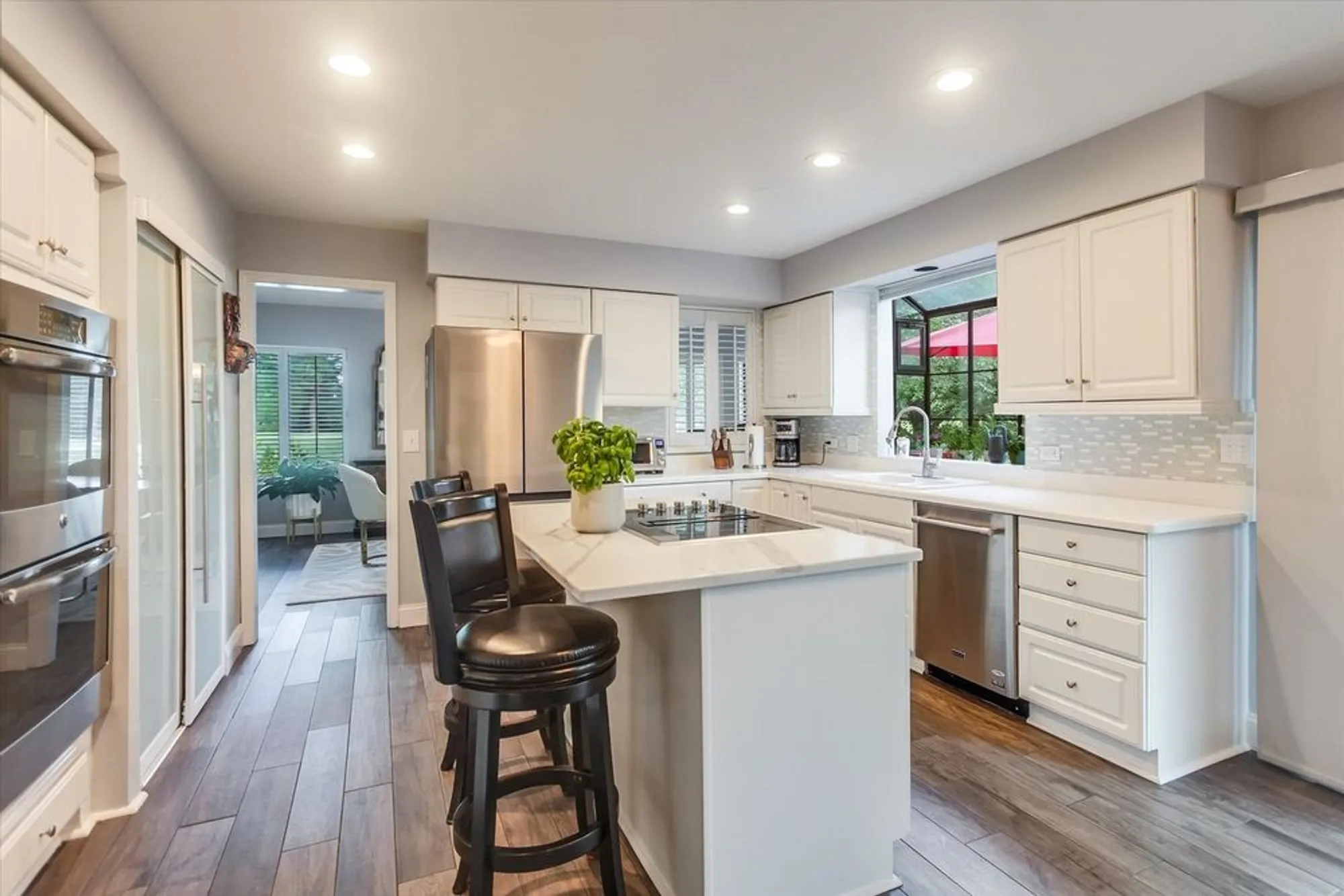 Property Slideshow image 8 of 42 | 970 longmeadow ct, Lake Barrington, IL, 60010