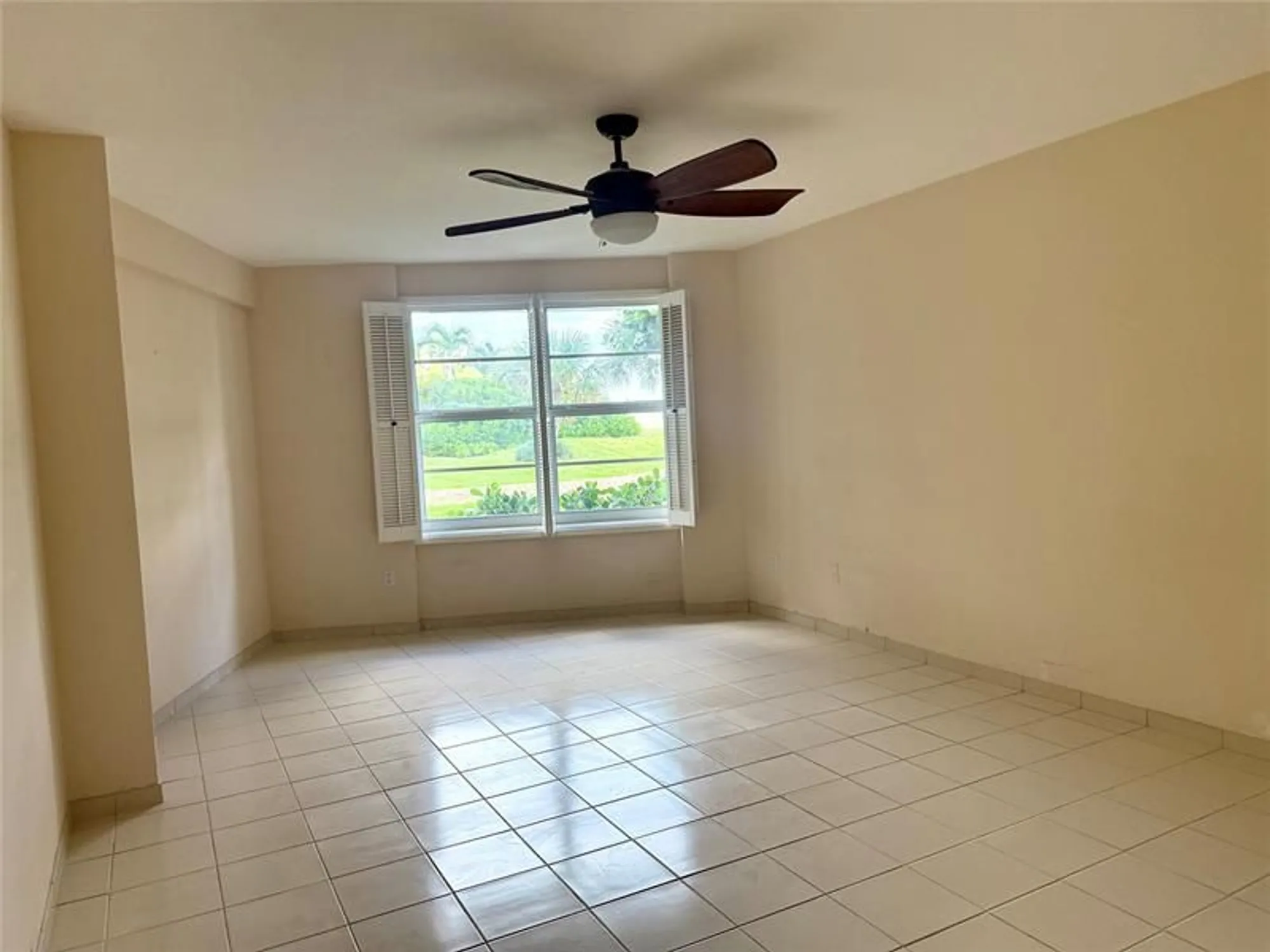 Property Slideshow image 10 of 12 | 3900 n ocean dr gc, Fort Lauderdale, FL, 33308