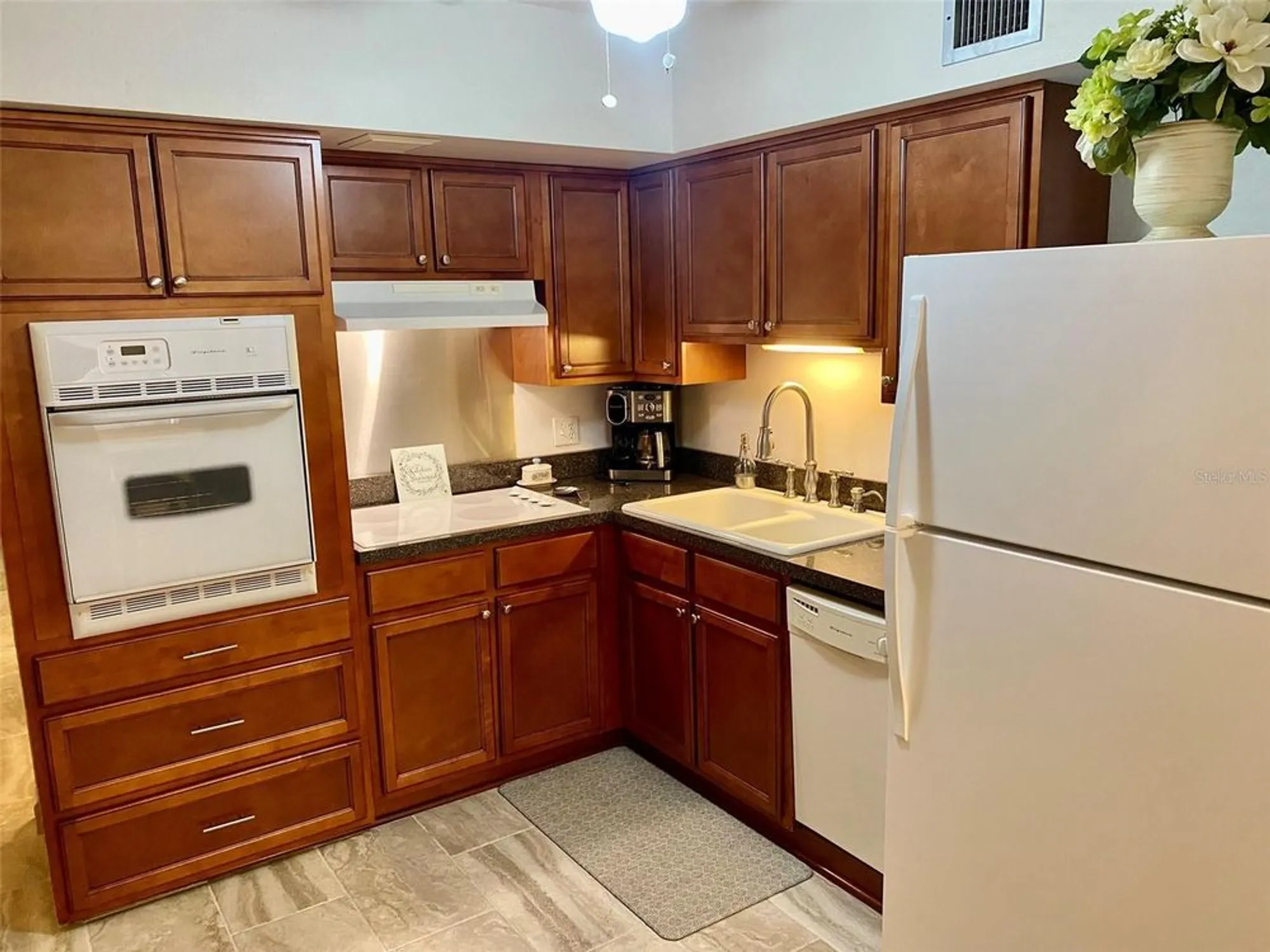 Property Slideshow image 6 of 41 | 2360 irish ln apt 64, Clearwater, FL, 33763