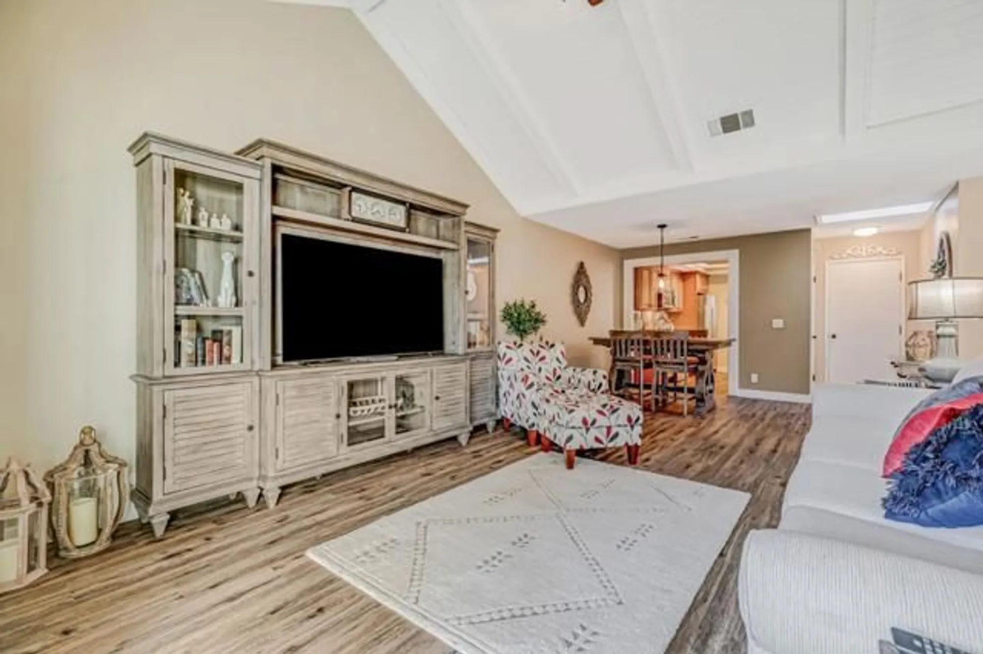 Property Slideshow image 9 of 35 | 6094 montgomery ct, San Jose, CA, 95135