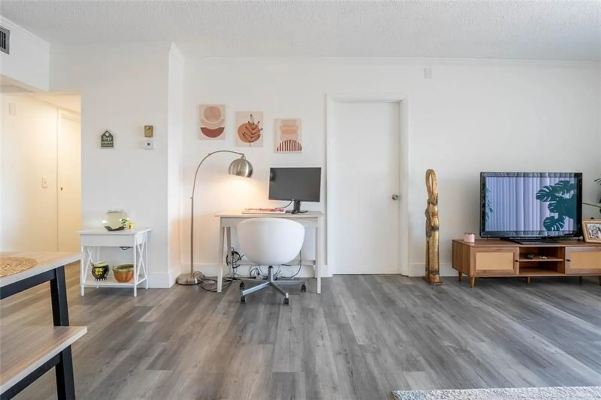 Property Slideshow image 13 of 31 | 1000 country club dr 403, Margate, FL, 33063