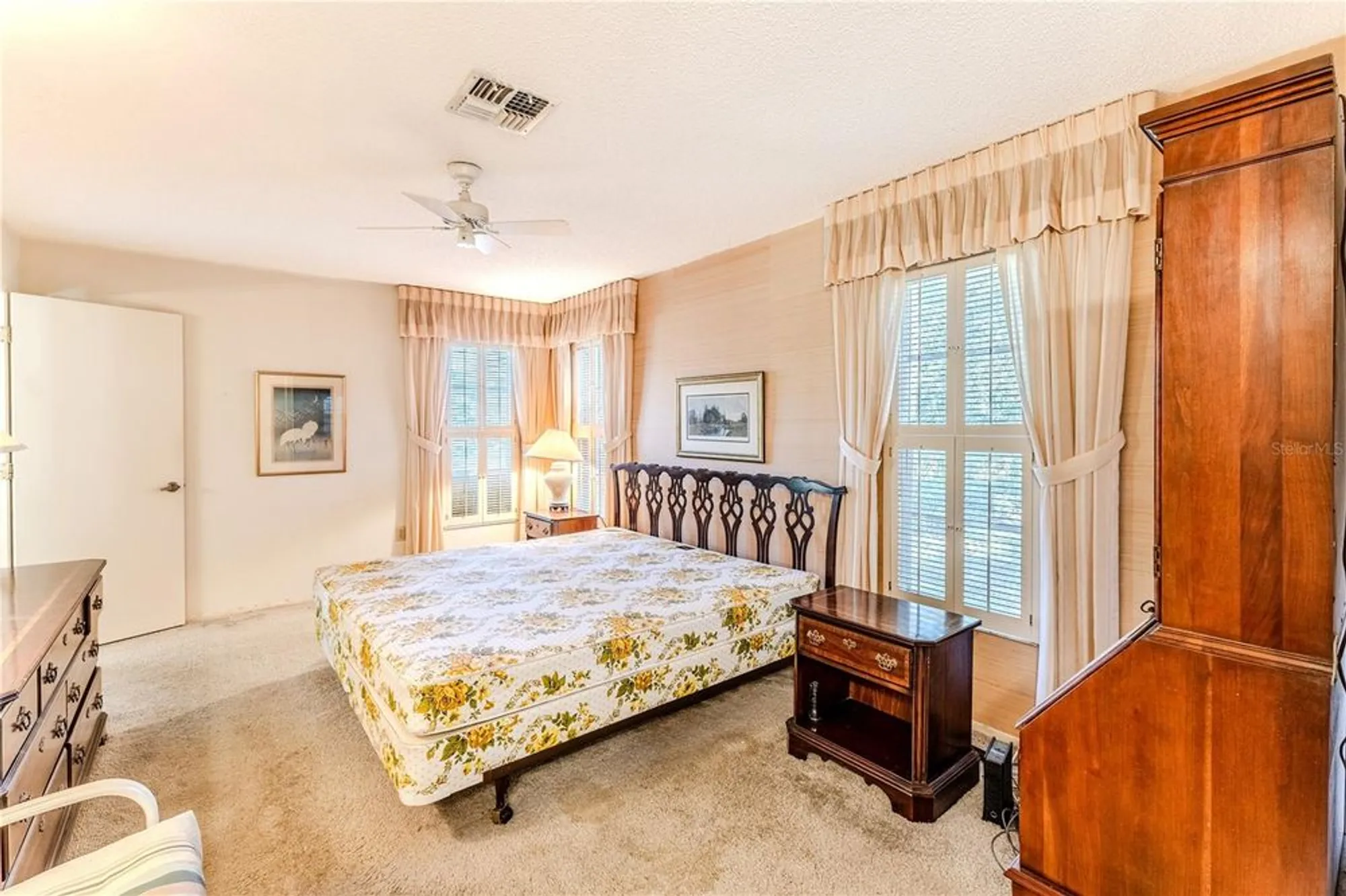 Property Slideshow image 34 of 73 | 2193 timber lodge ln, Spring Hill, FL, 34606