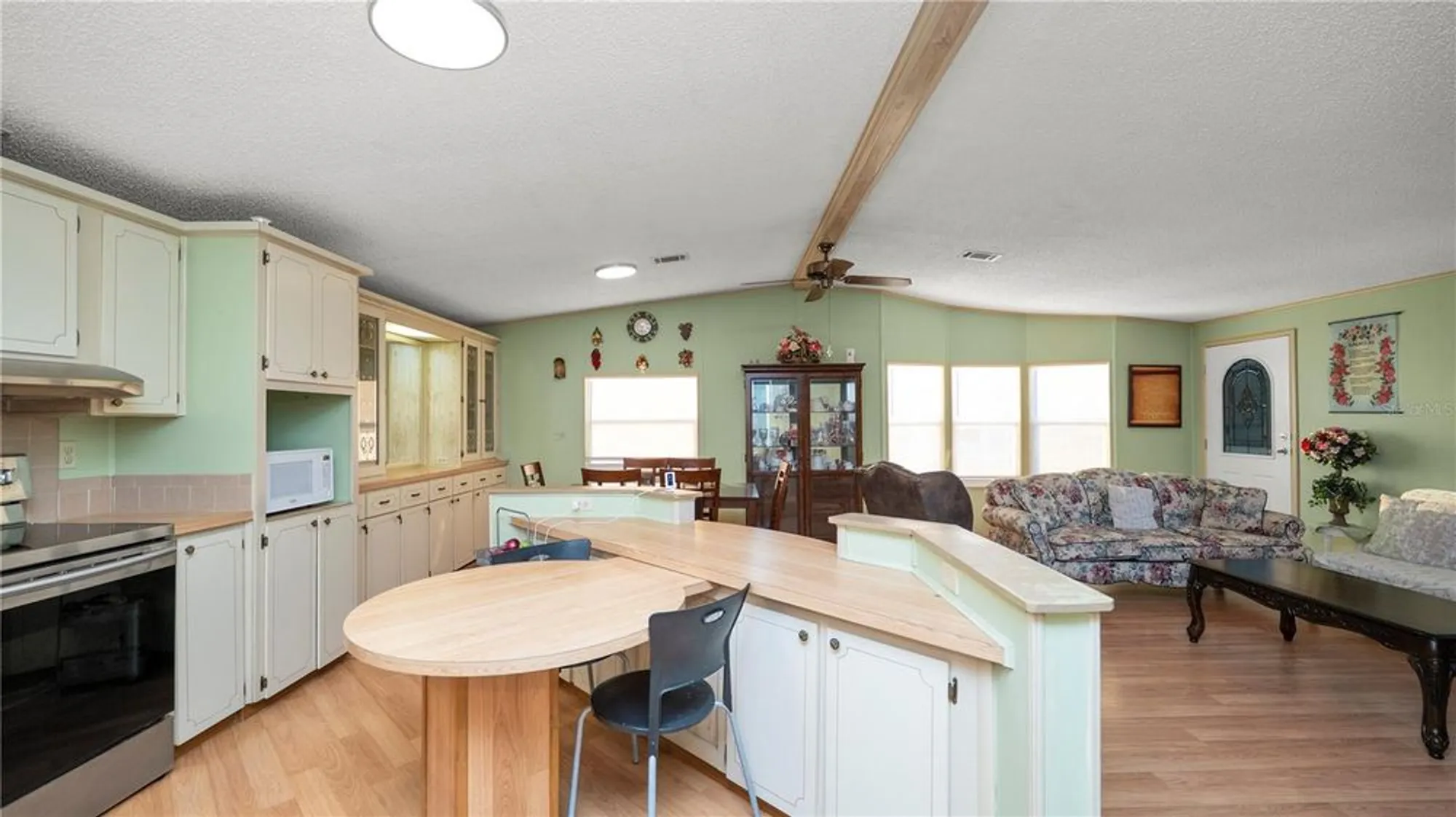 Property Slideshow image 14 of 47 | 5027 forest crest dr, Lakeland, FL, 33810