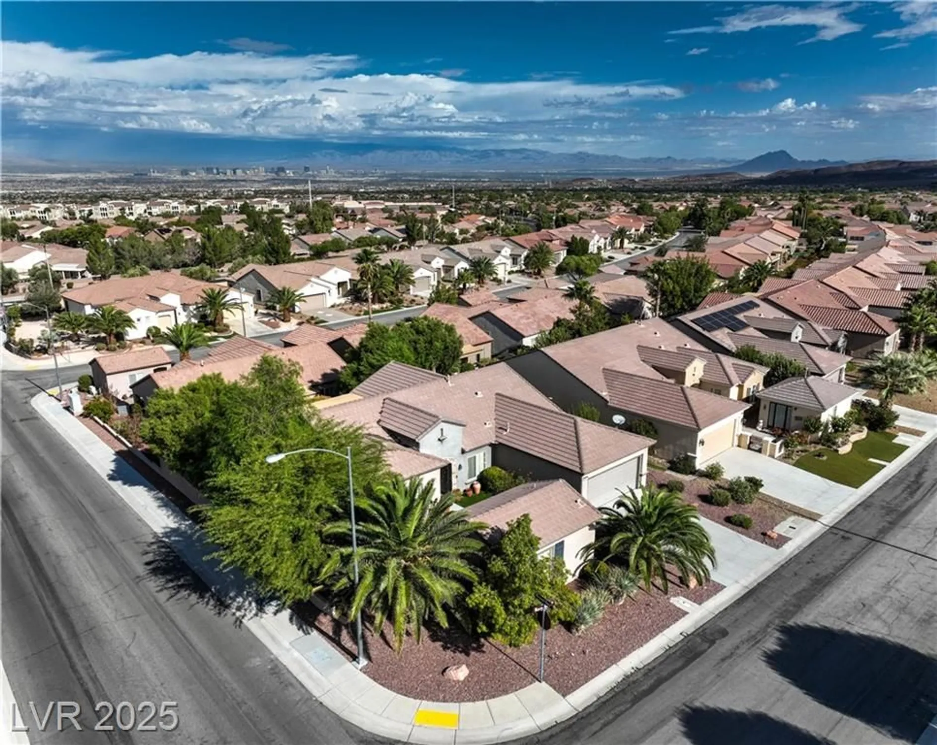 Property Slideshow image 46 of 52 | 2175 waterton rivers dr, Henderson, NV, 89044