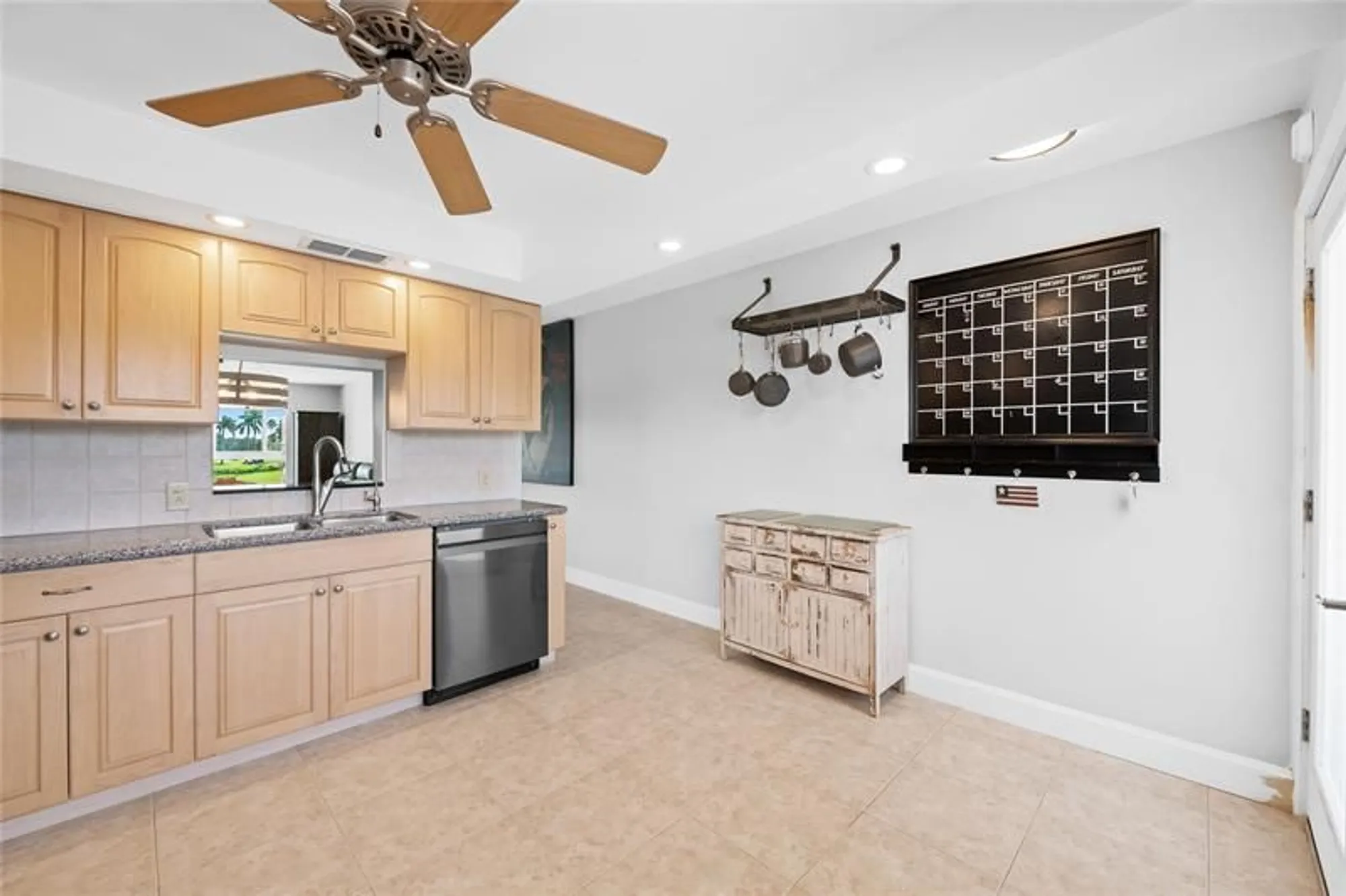 Property Slideshow image 21 of 25 | 2802 victoria way j3, Coconut Creek, FL, 33066