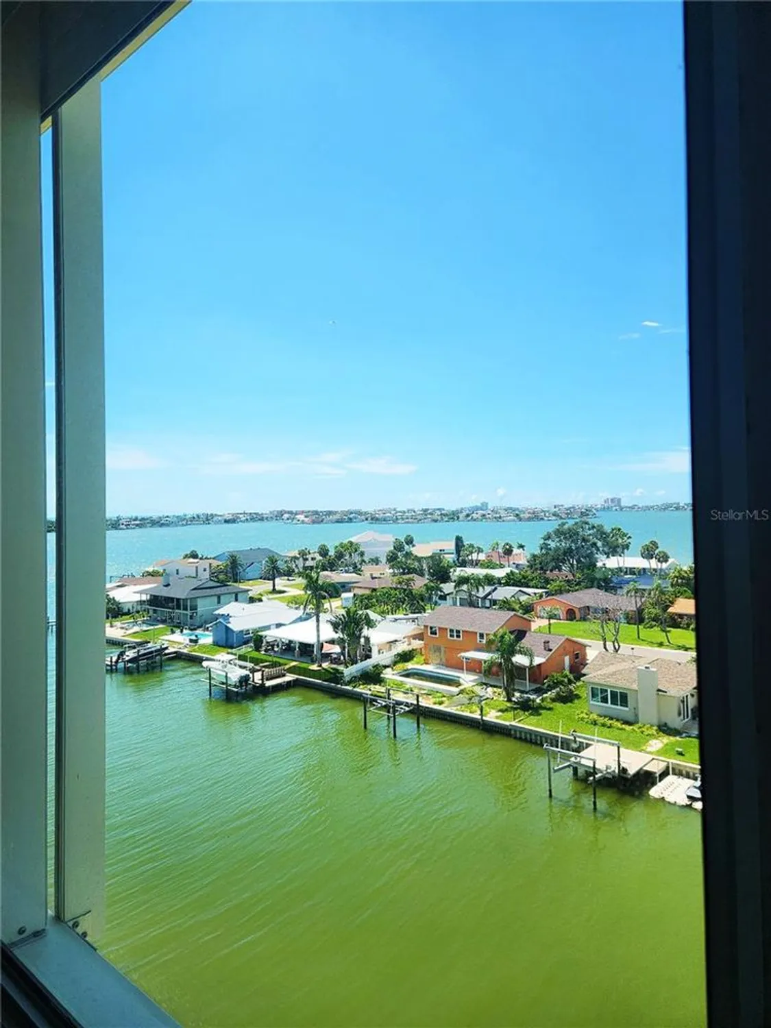 Property Slideshow image 8 of 27 | 4725 cove cir apt 804, St Petersburg, FL, 33708