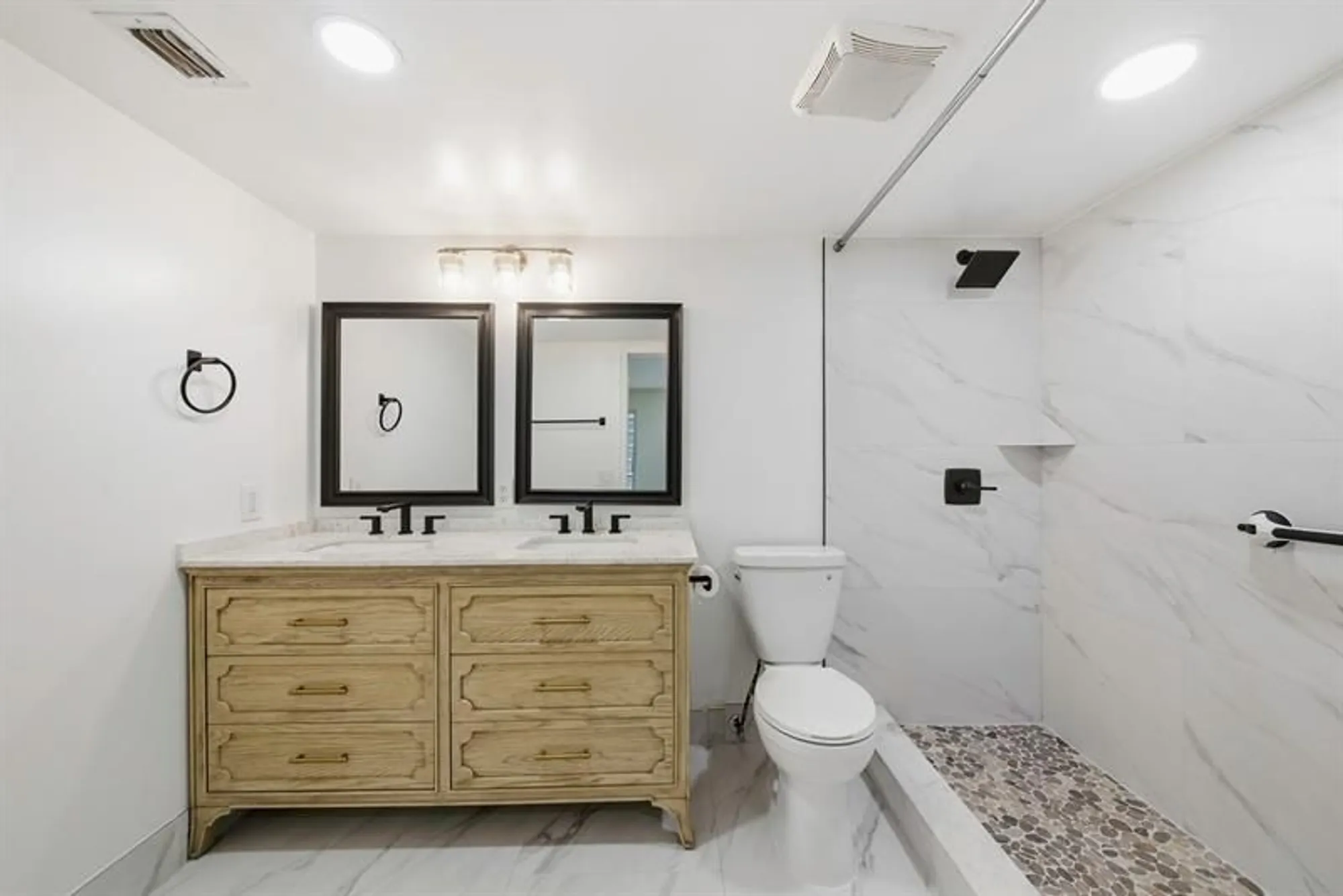 Property Slideshow image 19 of 25 | 2901 victoria cir apt b2, Coconut Creek, FL, 33066