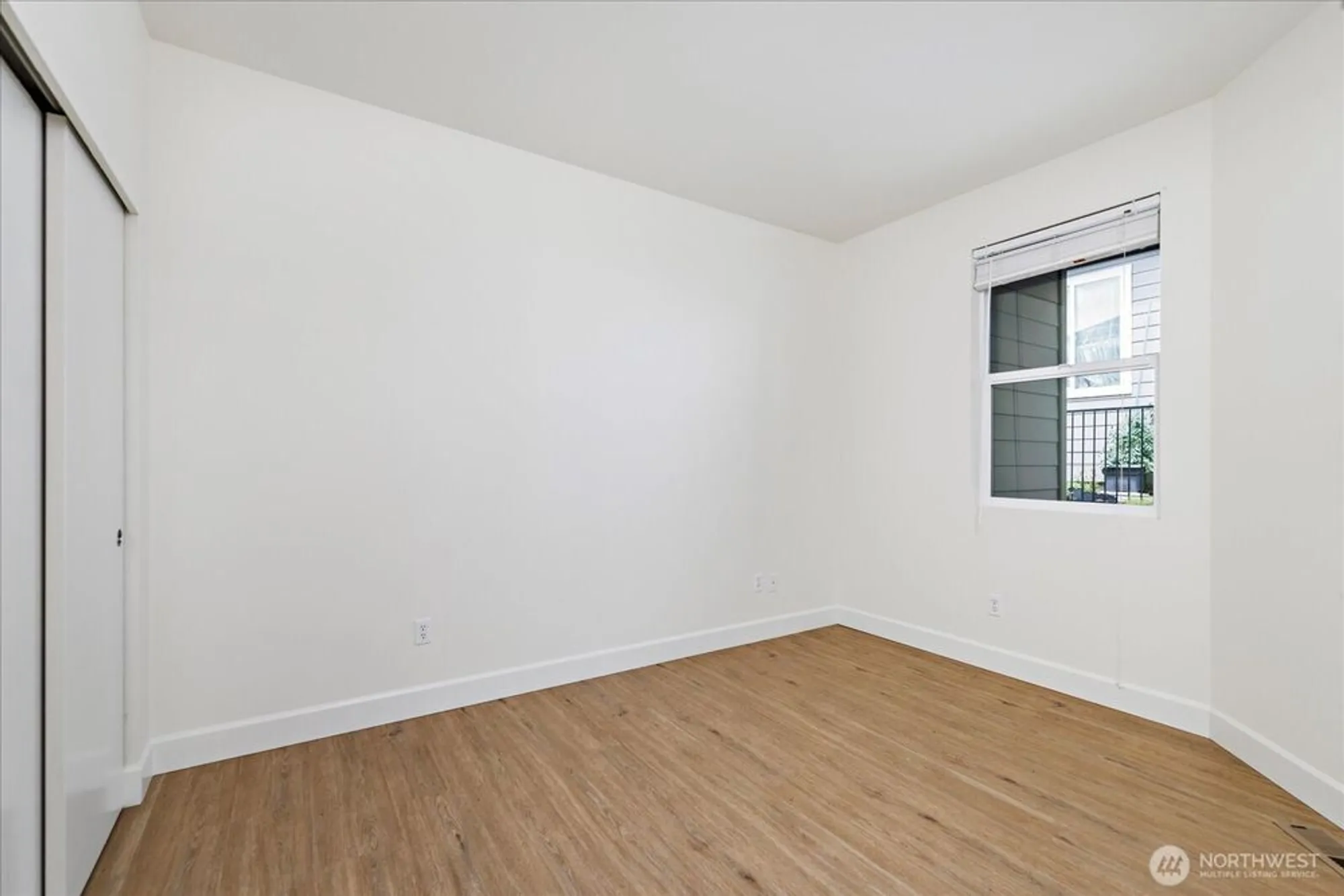 Property Slideshow image 18 of 32 | 13720 231st ln, Redmond, WA, 98053