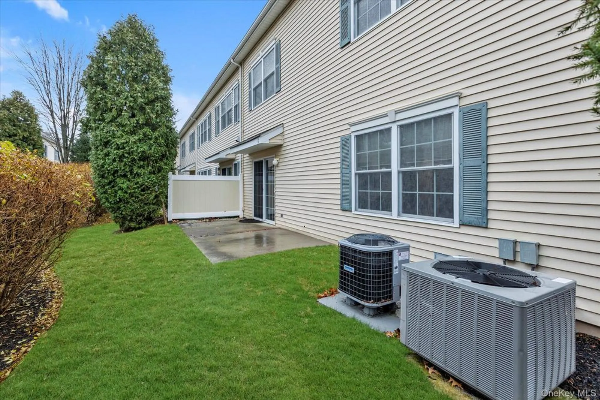 Property Slideshow image 16 of 24 | 119 autumn dr, Plainview, NY, 11803