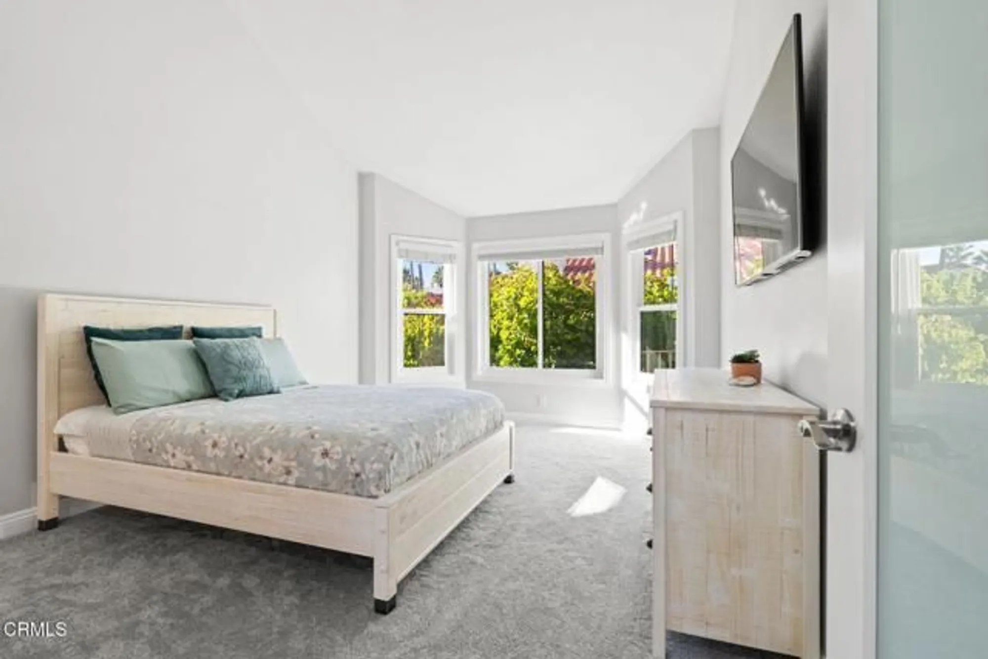 Property Slideshow image 28 of 53 | 2151 martinique ln, Oxnard, CA, 93035