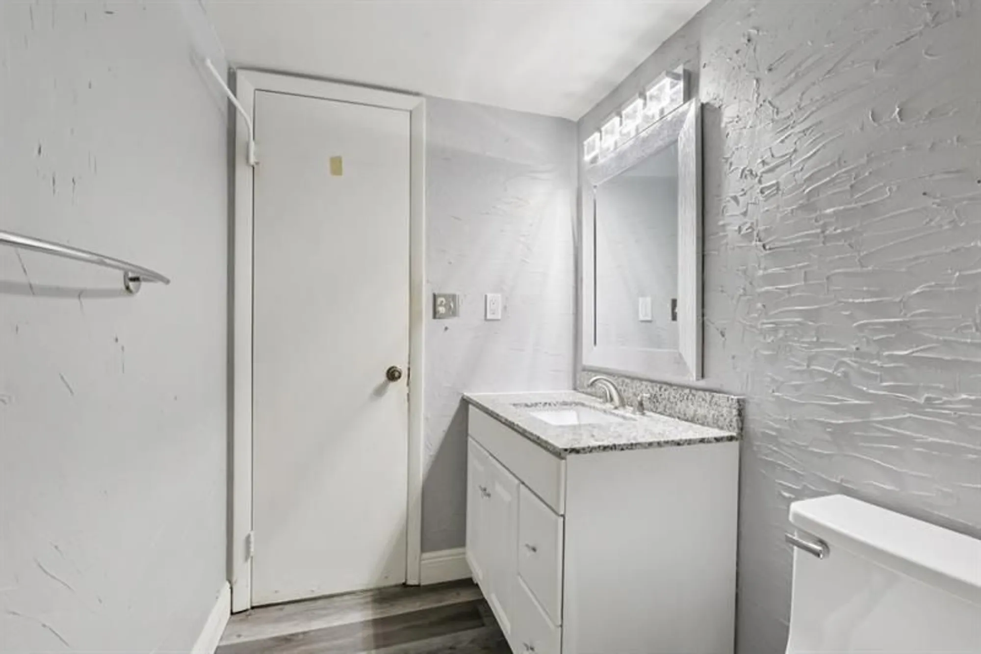 Property Slideshow image 17 of 39 | 1024 se 4th ave 204, Dania Beach, FL, 33004