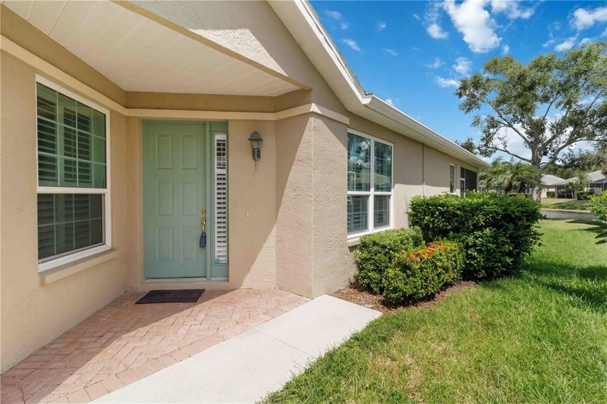 Property Slideshow image 2 of 51 | 4939 lakescene pl, Sarasota, FL, 34243