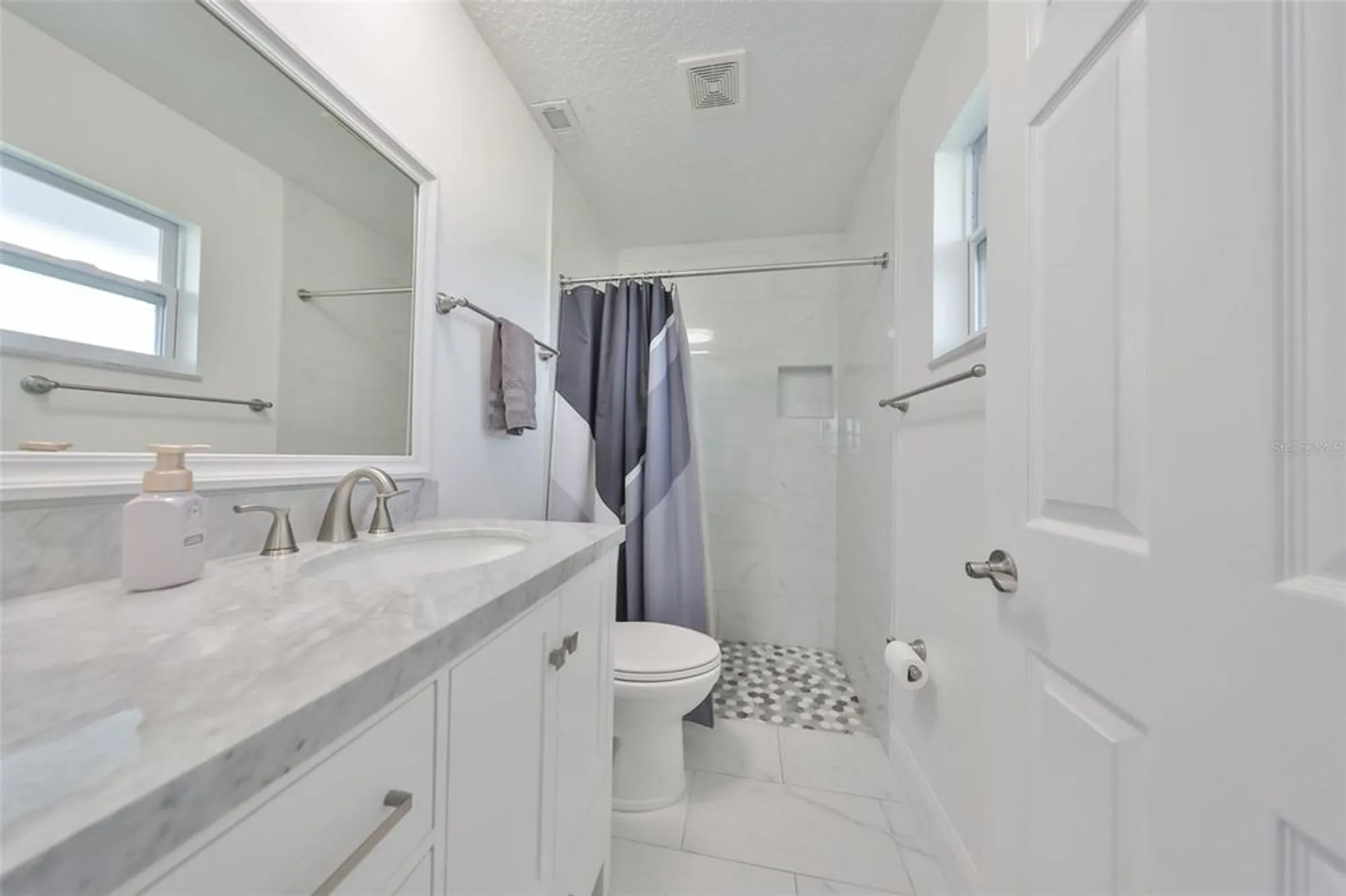 Property Slideshow image 23 of 39 | 611 fox hills dr, Sun City Center, FL, 33573