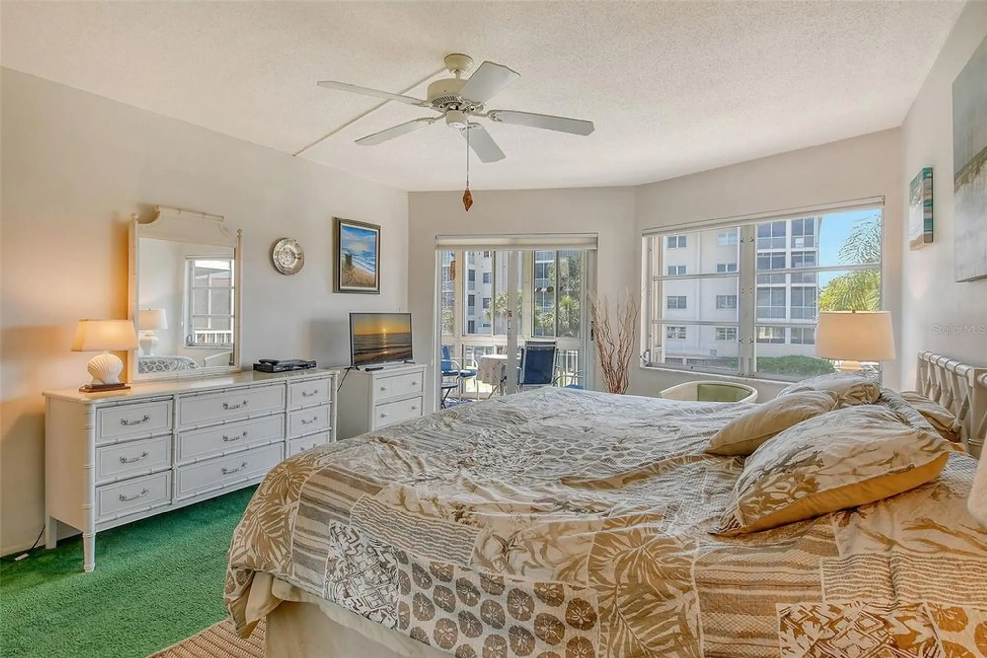 Property Slideshow image 26 of 90 | 1300 n portofino dr apt 305, Sarasota, FL, 34242