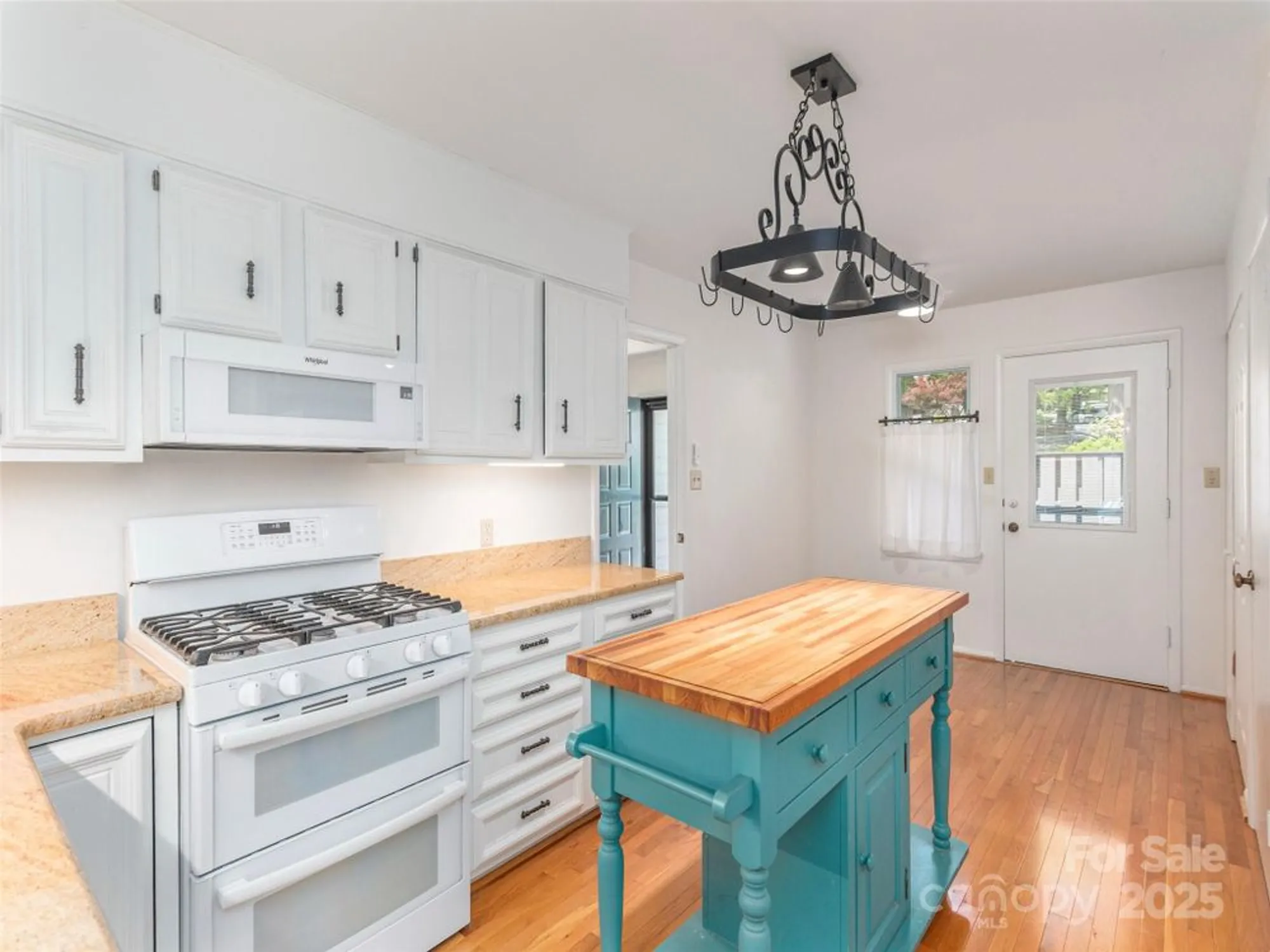 Property Slideshow image 12 of 25 | 208 crowfields dr, Asheville, NC, 28803