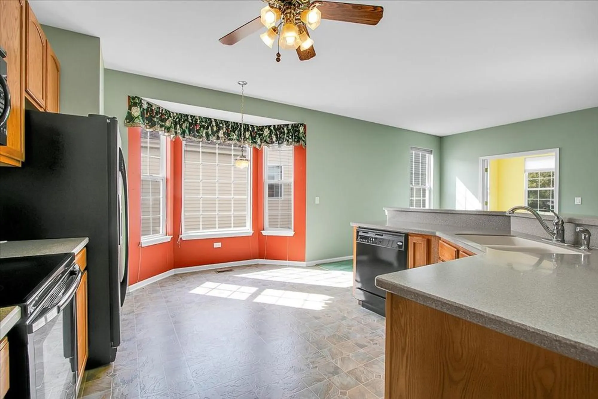 Property Slideshow image 8 of 28 | 16012 carillon lakes ct, Crest Hill, IL, 60403