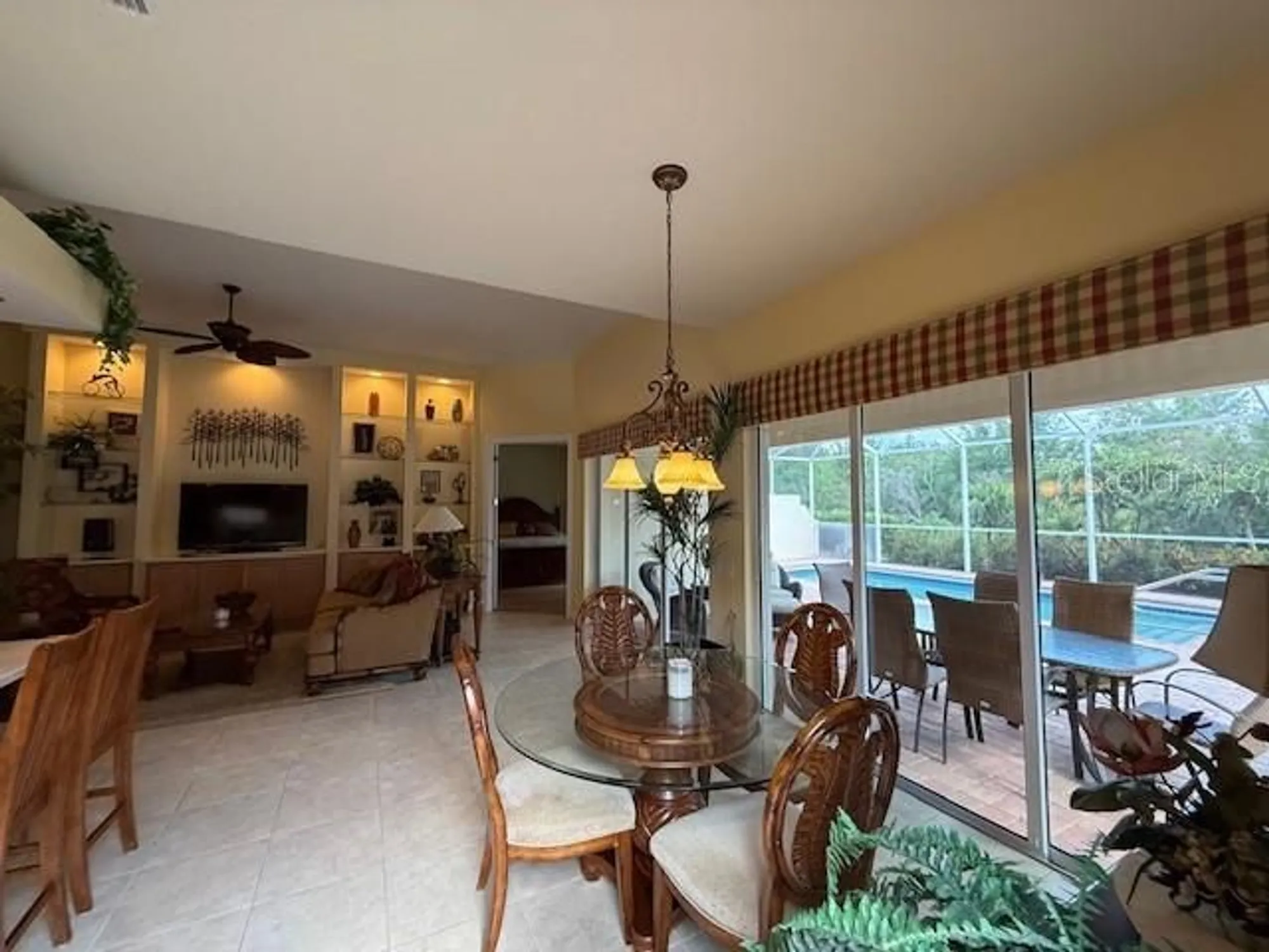 Property Slideshow image 11 of 56 | 5962 roseto pl, Sarasota, FL, 34238