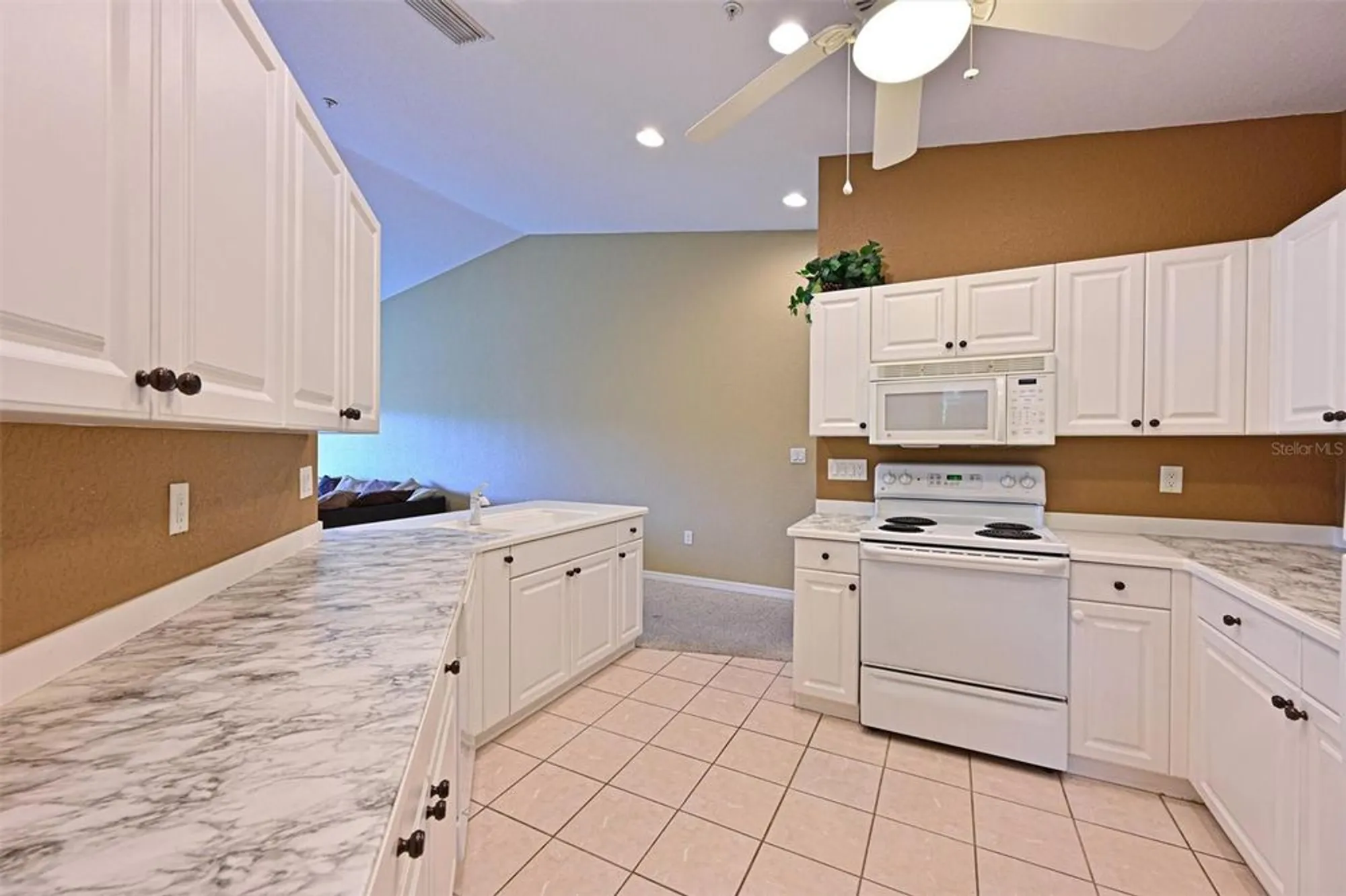 Property Slideshow image 8 of 28 | 6335 bay cedar ln, Bradenton, FL, 34203