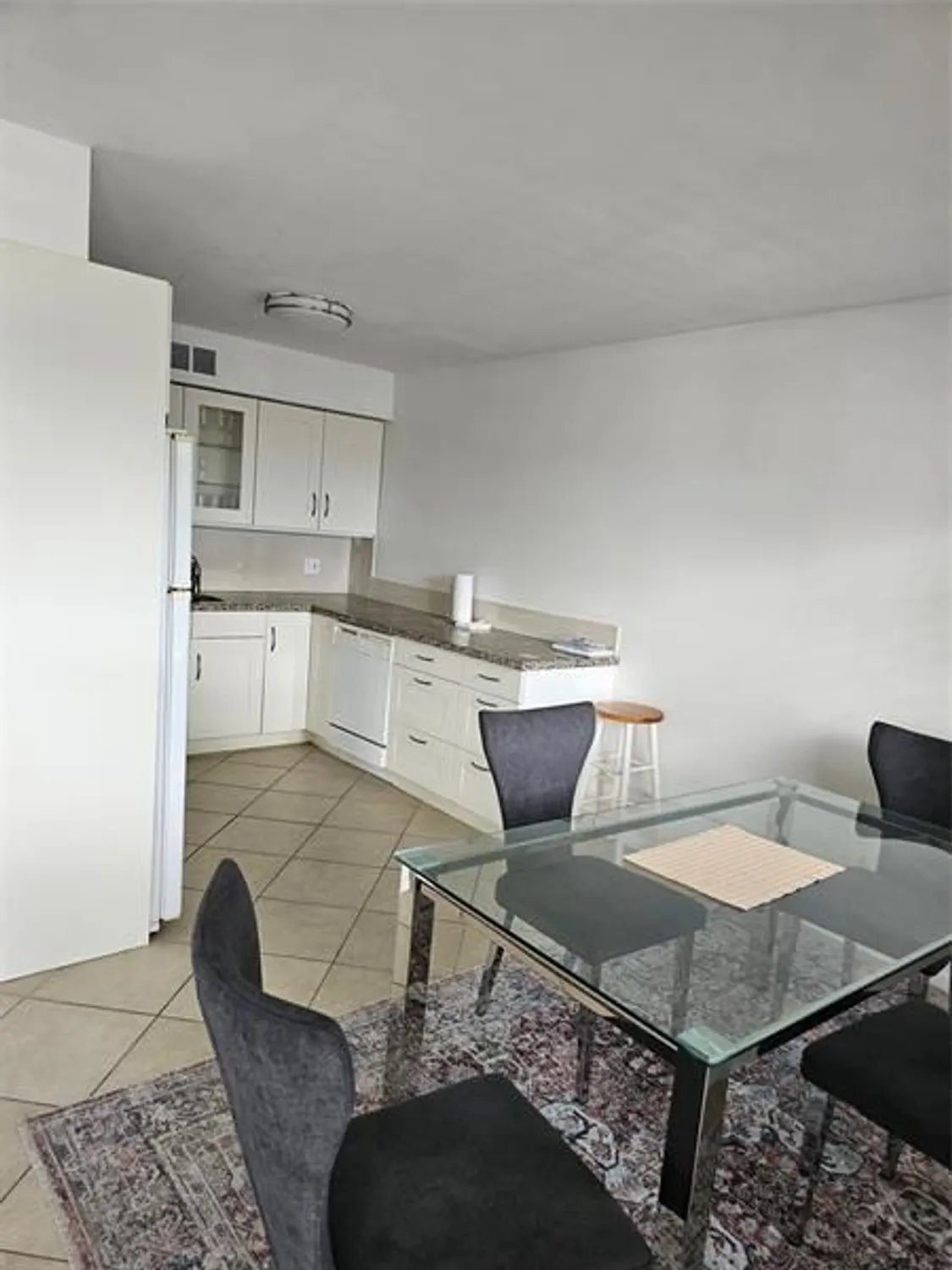 Property Slideshow image 4 of 28 | 4038 hythe c # 4038, Boca Raton, FL, 33434