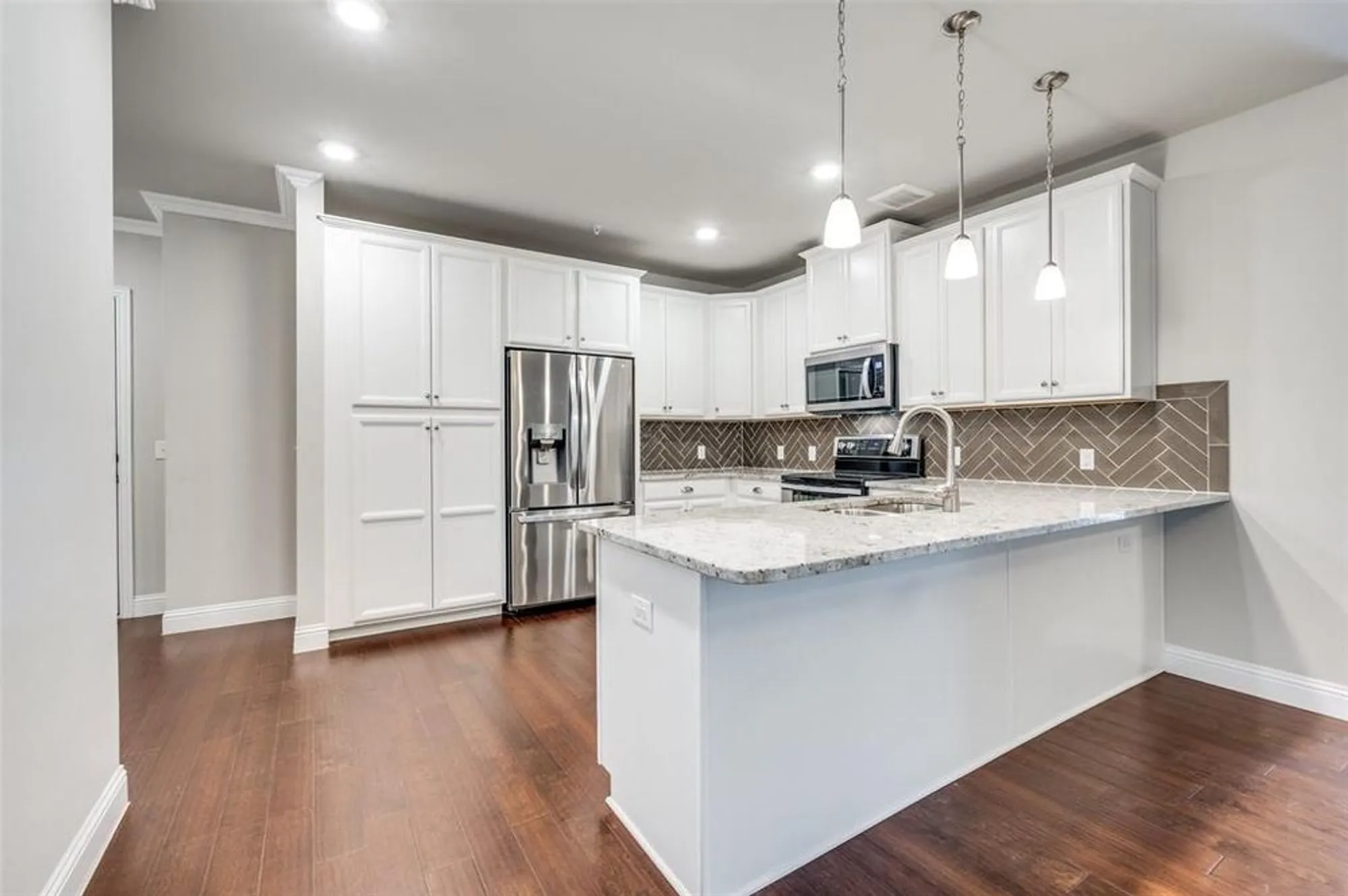 Property Slideshow image 3 of 35 | 1735 wittington pl apt 1207, Dallas, TX, 75234