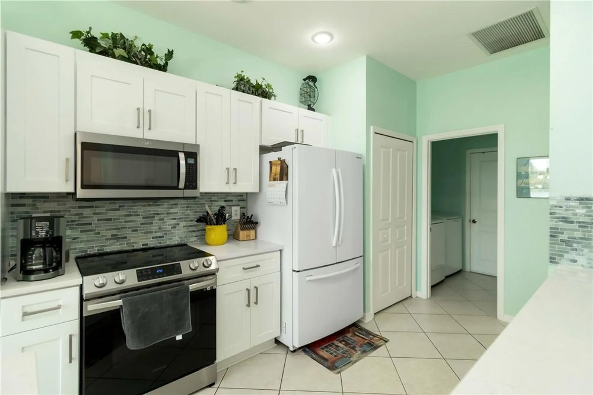 Property Slideshow image 8 of 34 | 357 fareham dr, Venice, FL, 34293