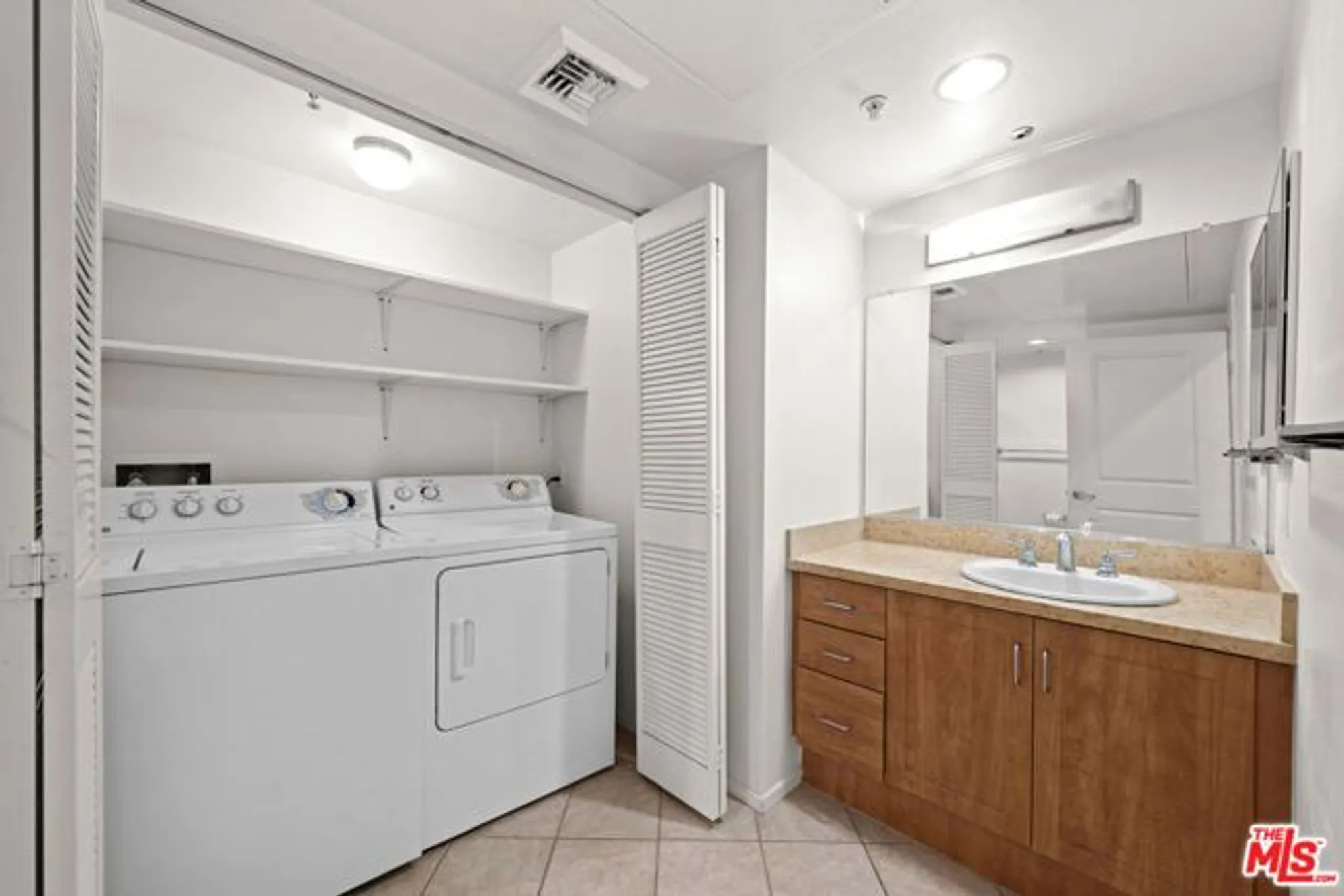 Property Slideshow image 13 of 35 | 267 s san pedro st unit 508, Los Angeles, CA, 90012
