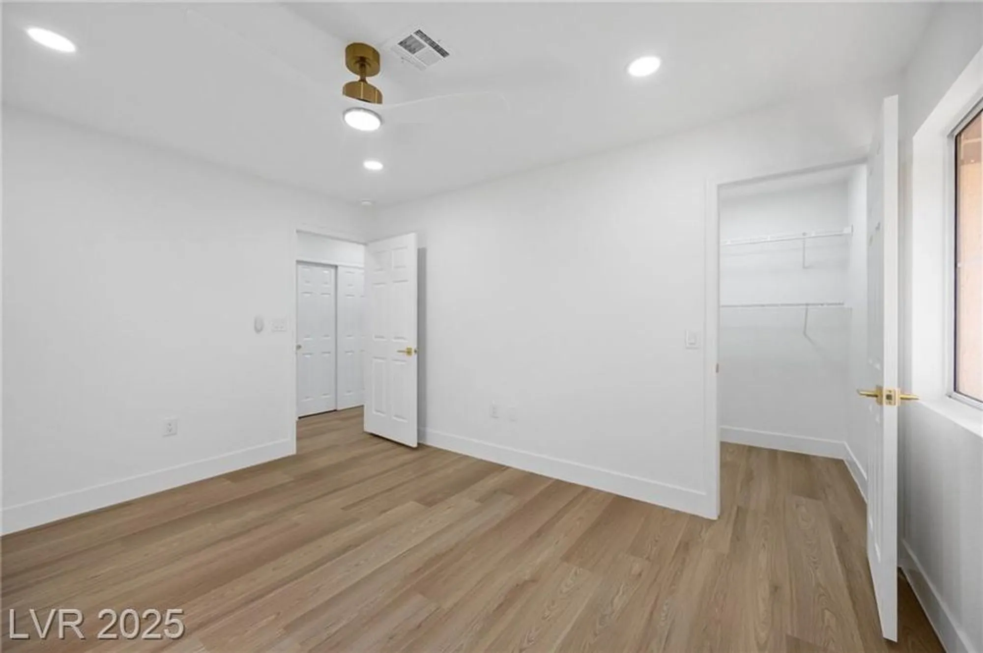 Property Slideshow image 24 of 44 | 2808 crown ridge dr, Las Vegas, NV, 89134