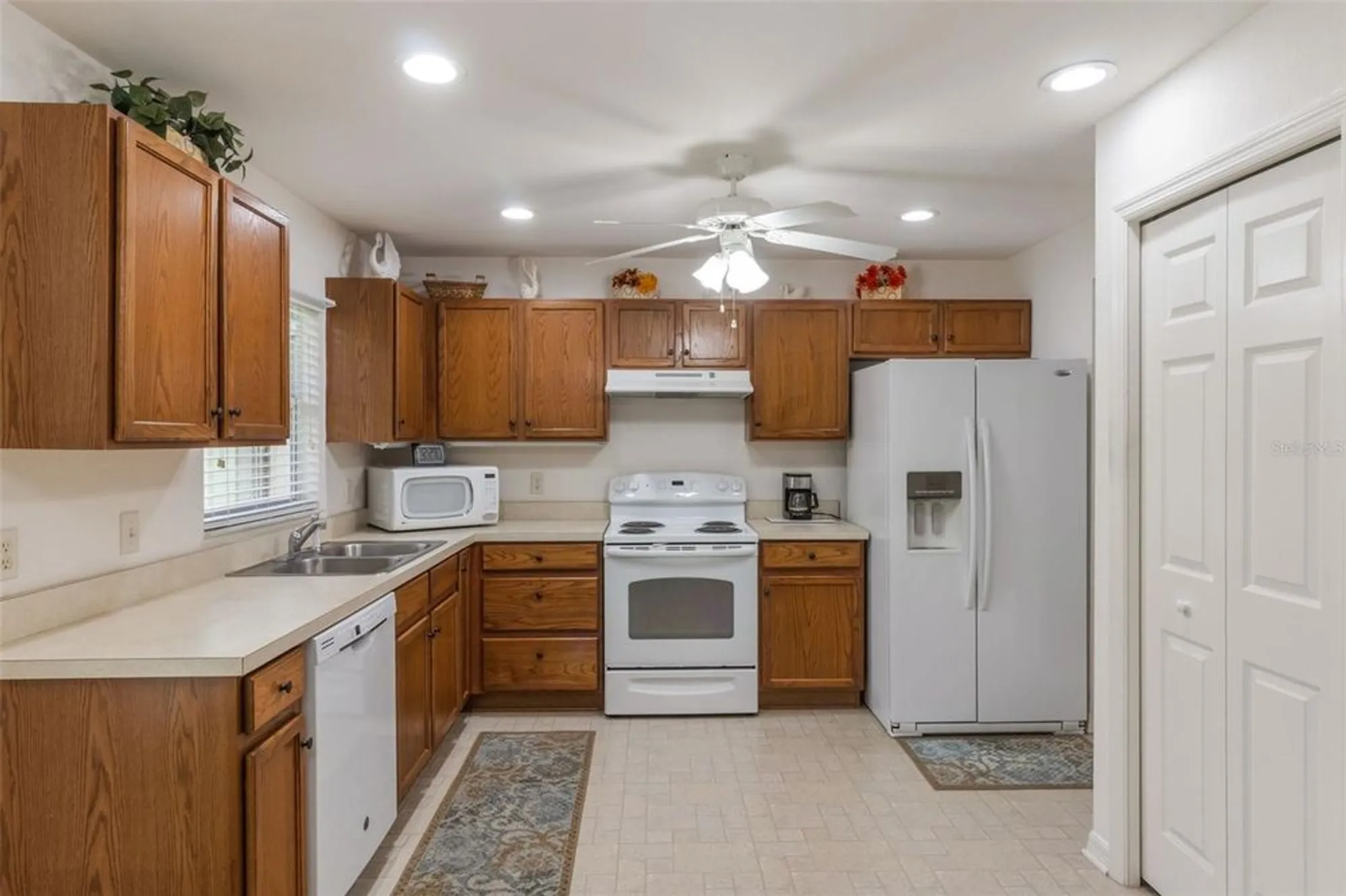 Property Slideshow image 9 of 39 | 464 lake suzanne dr, Lake Wales, FL, 33859