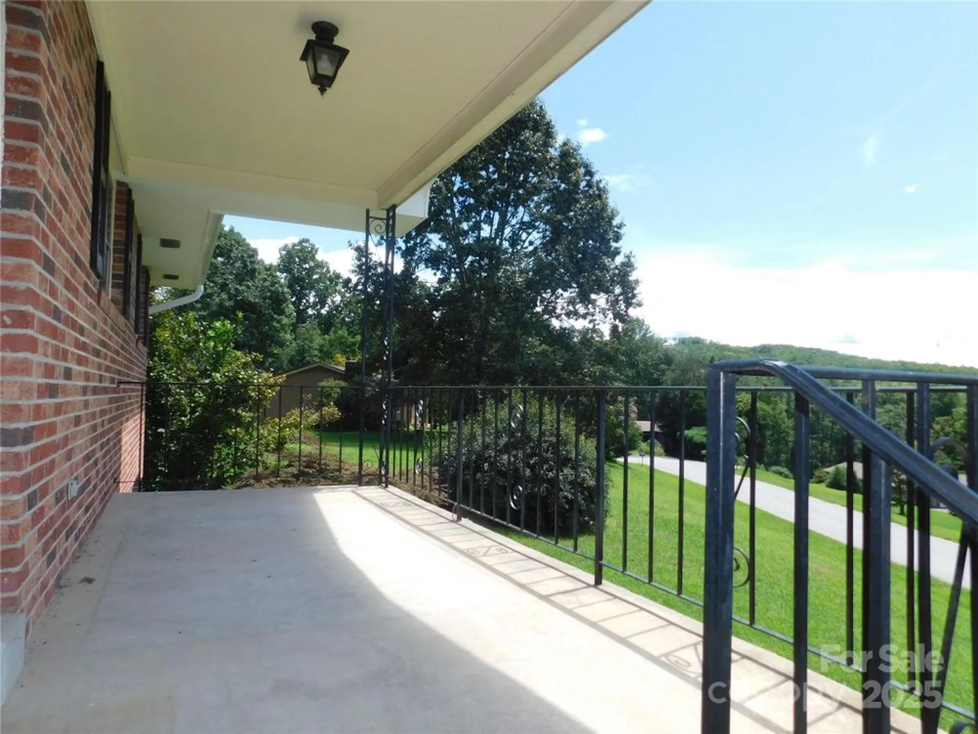 Property Slideshow image 2 of 33 | 125 fulton dr, Hendersonville, NC, 28792