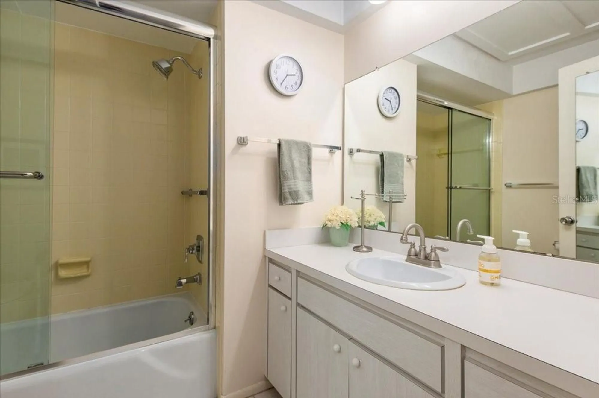 Property Slideshow image 18 of 36 | 3626 medford ln # 1537, Sarasota, FL, 34232