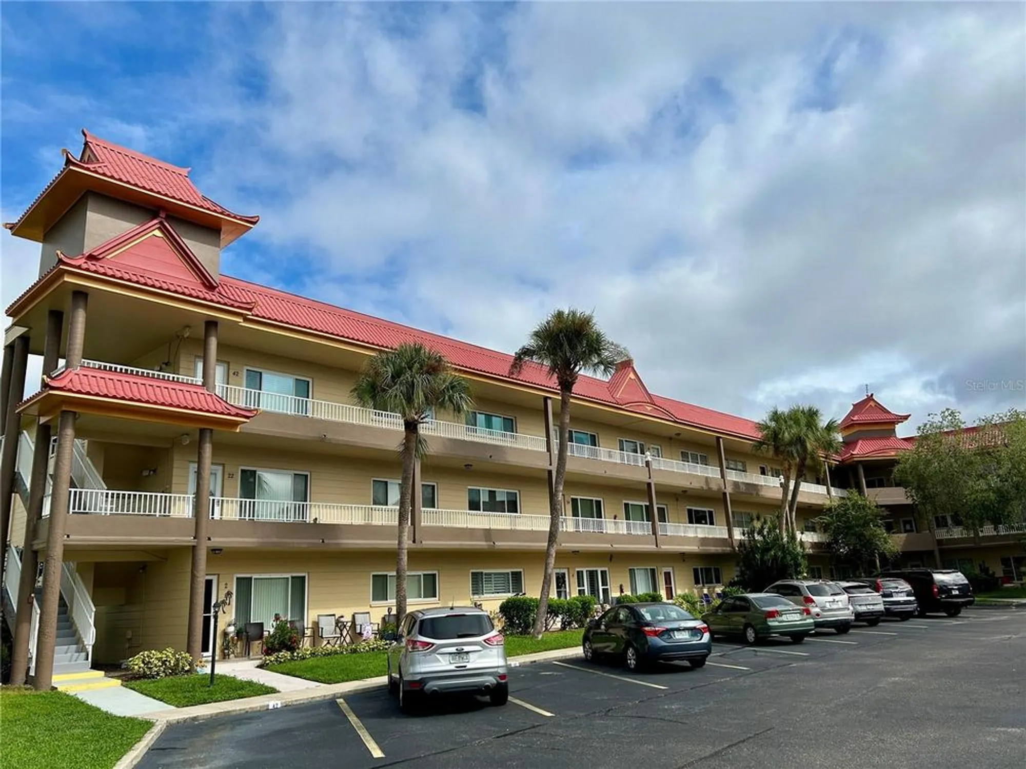Property Slideshow image 1 of 48 | 2402 ecuadorian way apt 28, Clearwater, FL, 33763