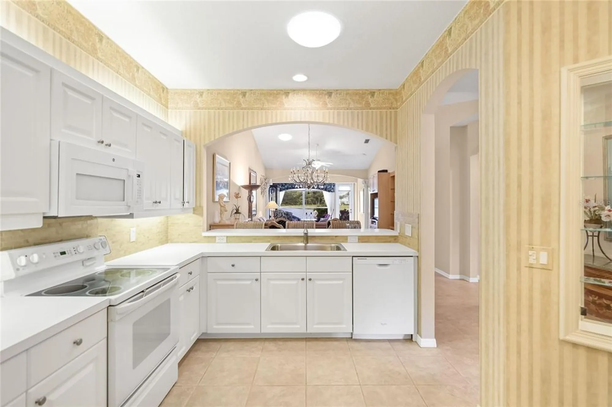 Property Slideshow image 8 of 51 | 875 chalmers dr 11, Venice, FL, 34293