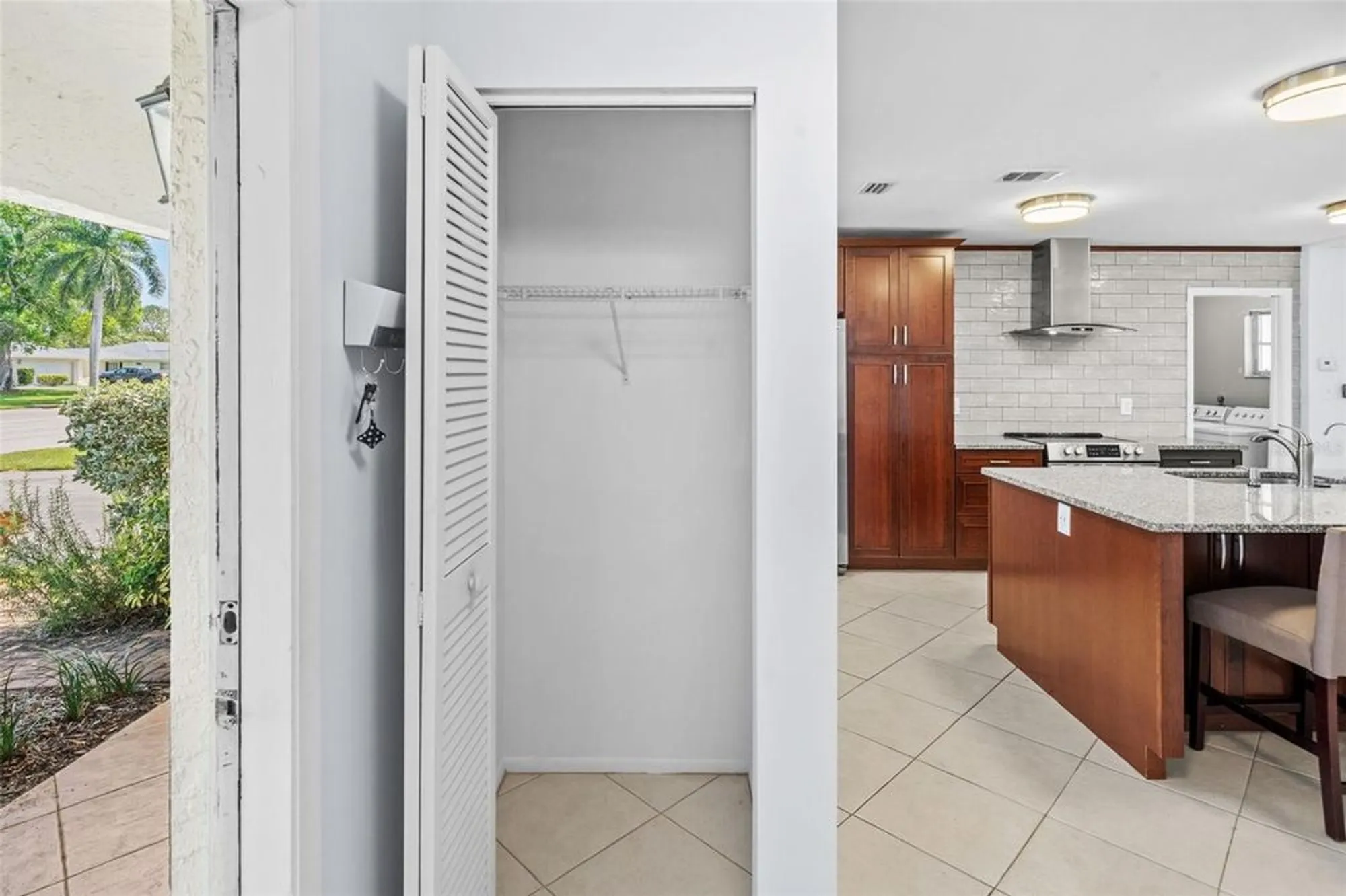 Property Slideshow image 13 of 70 | 7082 w country club dr n # 7082, Sarasota, FL, 34243