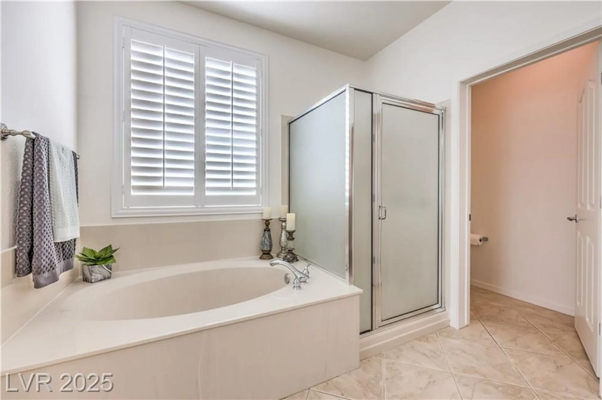 Property Slideshow image 17 of 40 | 2317 shorewood hills ave, Henderson, NV, 89052