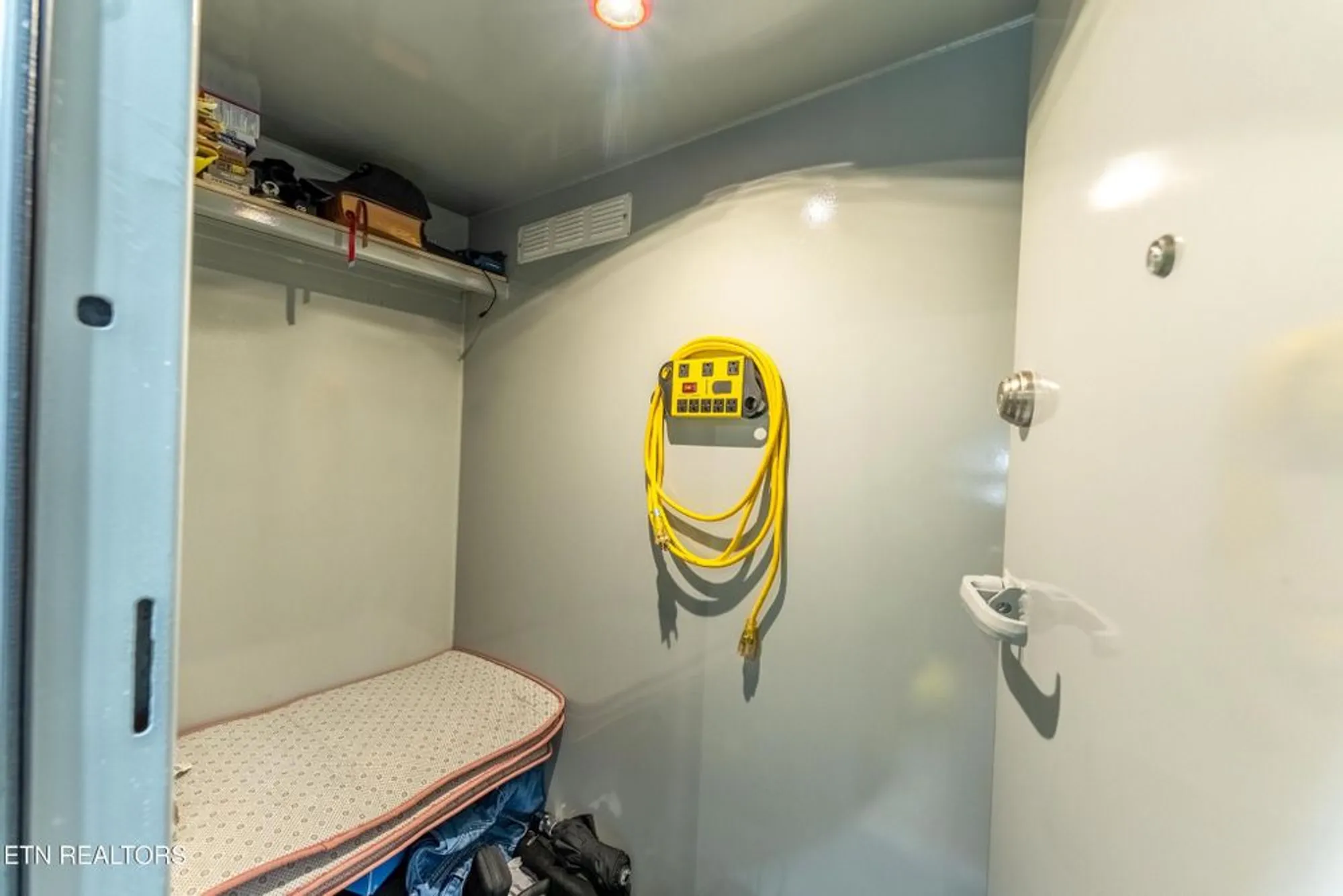 Property Slideshow image 33 of 48 | 31 oakcrest ct, Crossville, TN, 38558