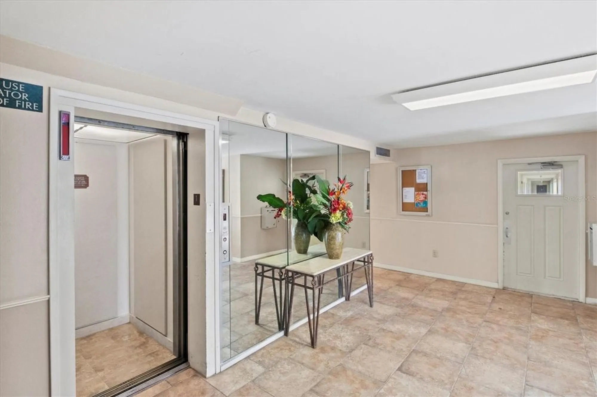 Property Slideshow image 7 of 82 | 7461 w country club dr 408, Sarasota, FL, 34243