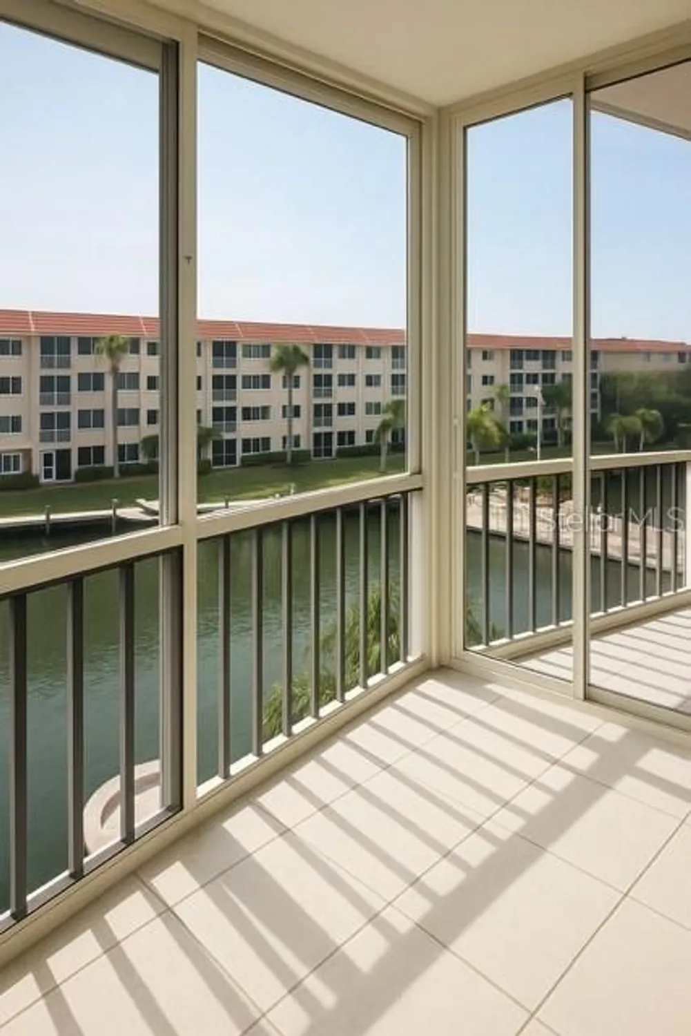 Property Slideshow image 13 of 20 | 1250 n portofino dr apt 408, Sarasota, FL, 34242