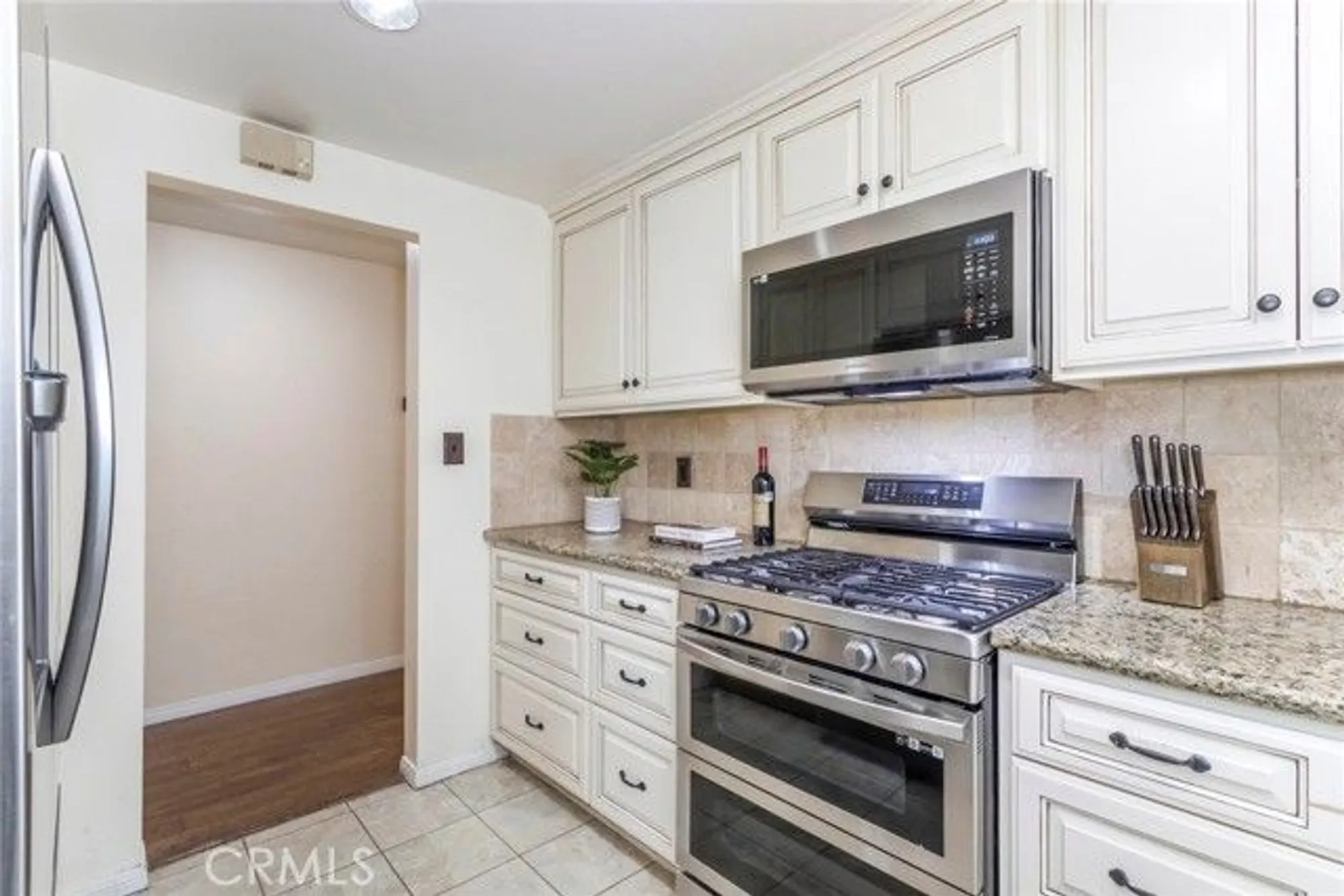 Property Slideshow image 7 of 51 | 26751 winsome cir, Newhall, CA, 91321