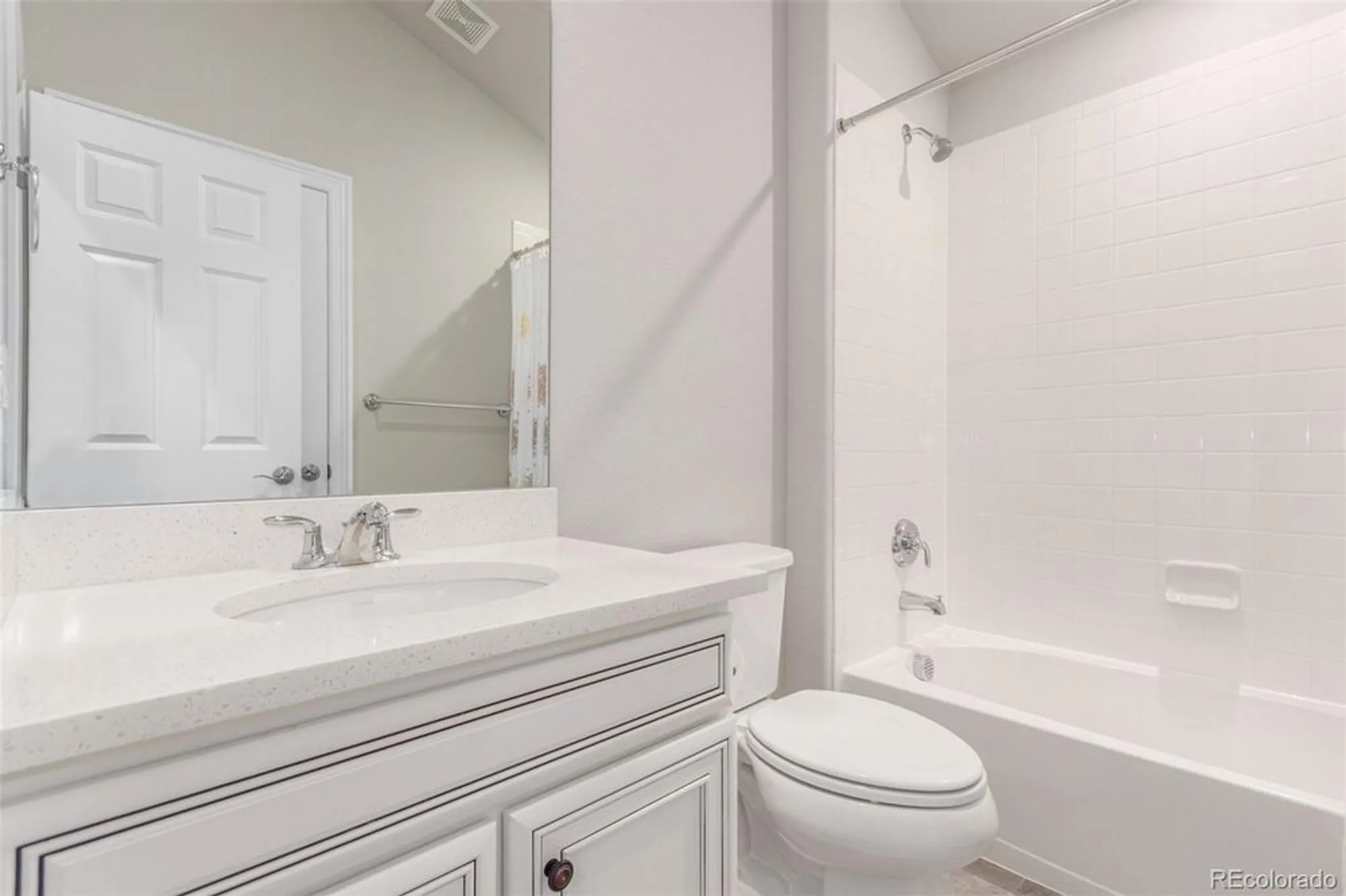 Property Slideshow image 34 of 45 | 22654 e henderson dr, Aurora, CO, 80016