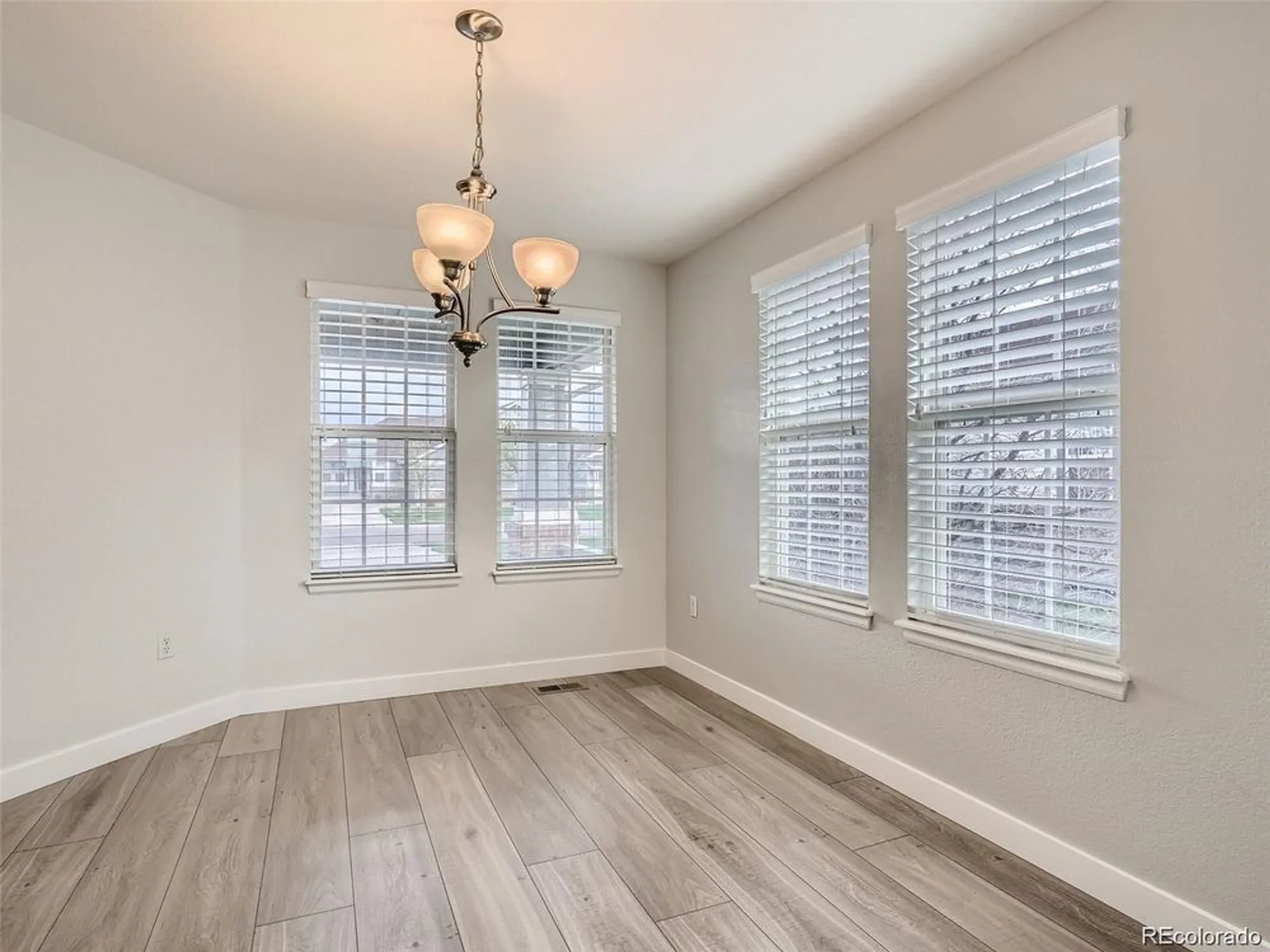 Property Slideshow image 16 of 22 | 21931 e canyon pl, Aurora, CO, 80016