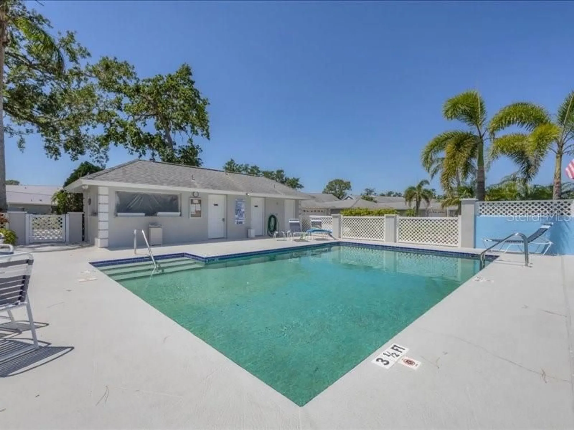 Property Slideshow image 41 of 54 | 7724 palm aire ln, Sarasota, FL, 34243