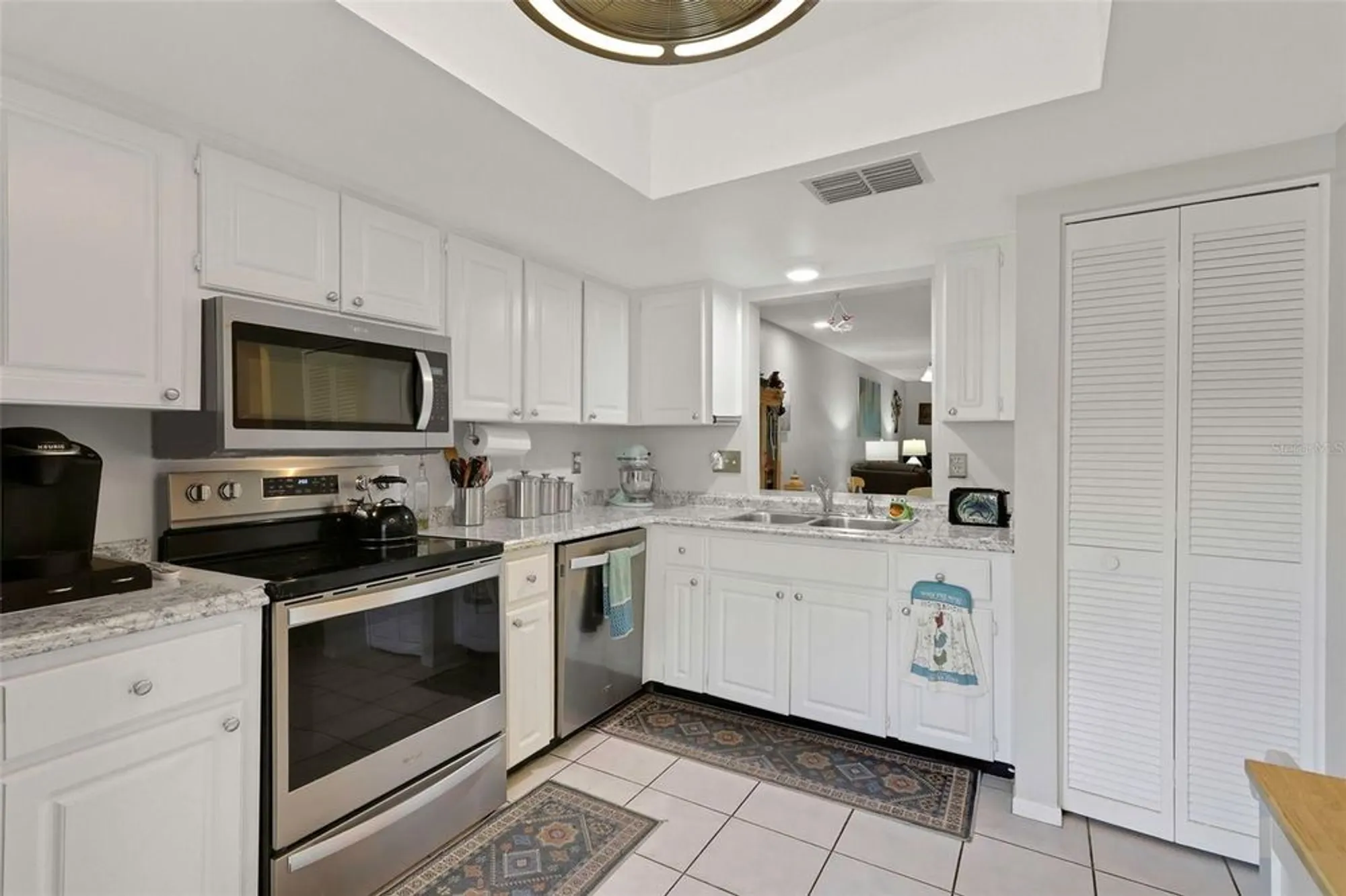 Property Slideshow image 15 of 37 | 1011 dunrobin dr b, Palm Harbor, FL, 34684