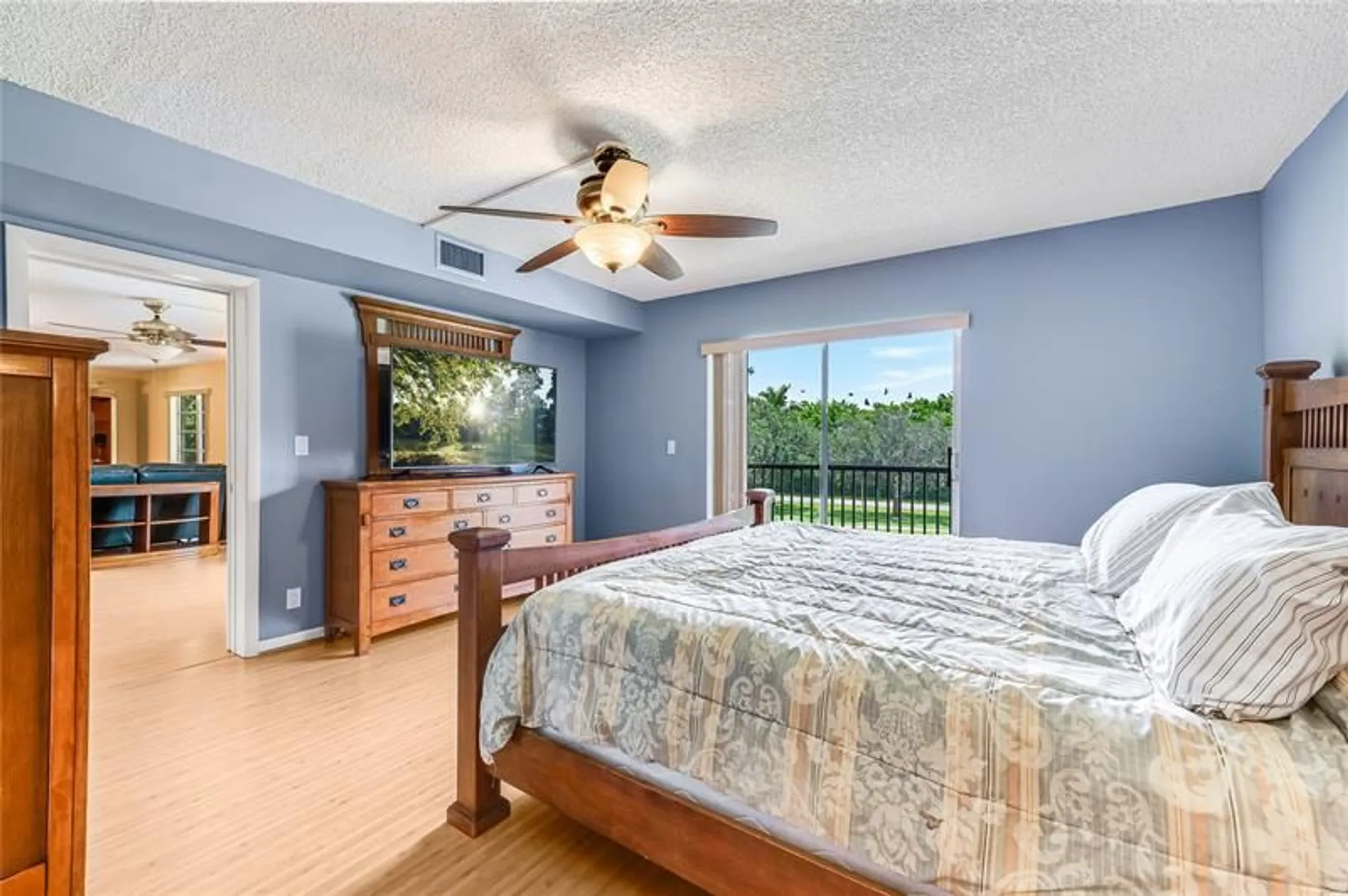 Property Slideshow image 9 of 57 | 271 s hollybrook dr 304, Pembroke Pines, FL, 33025
