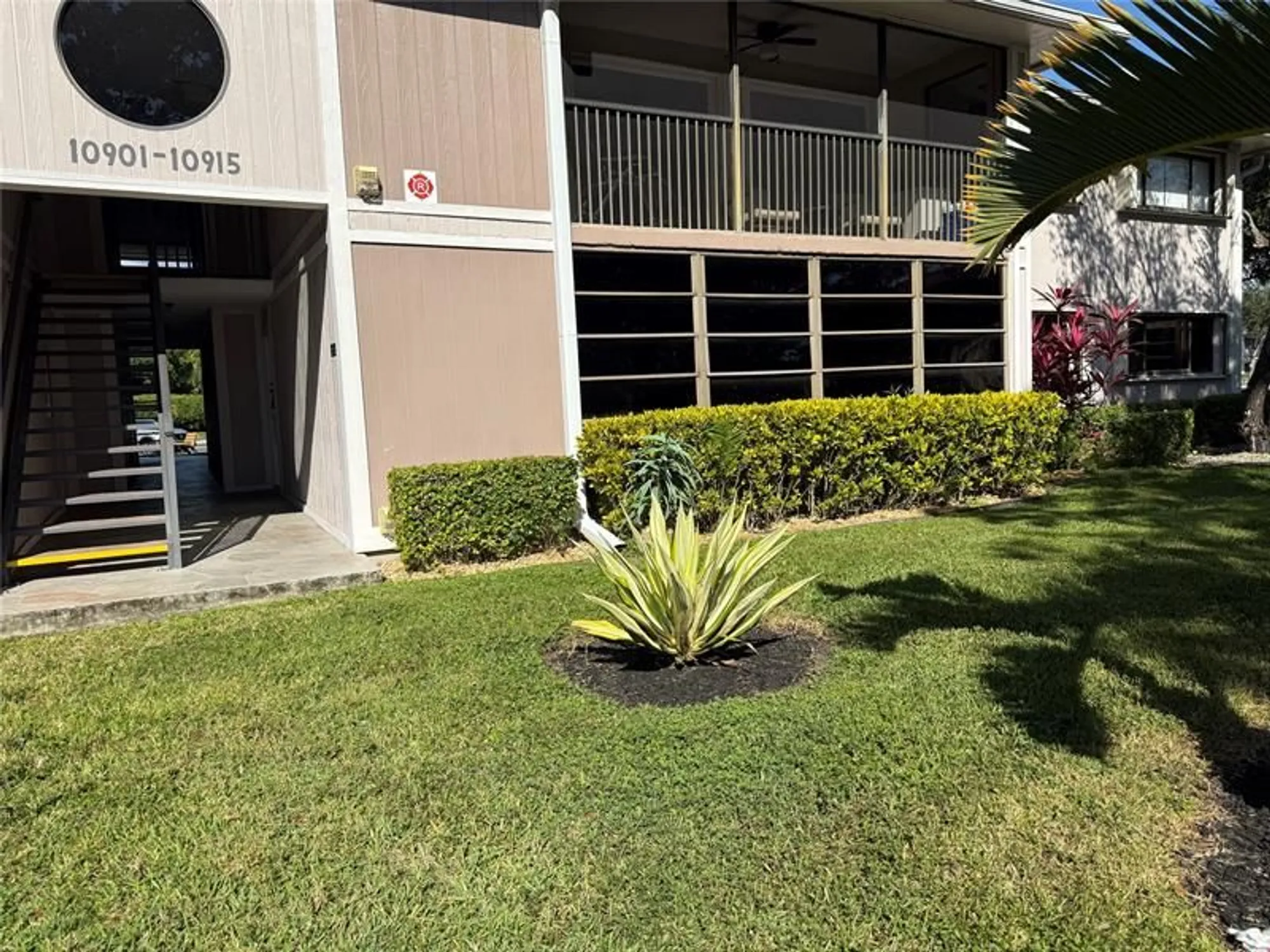 Property Slideshow image 3 of 23 | 10905 w clairmont cir # 10905, Tamarac, FL, 33321