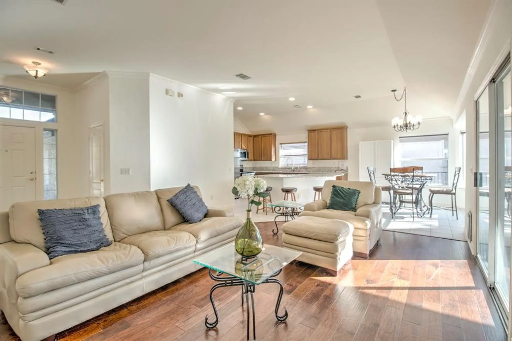 Property Slideshow image 10 of 35 | 9605 orangewood trl, Denton, TX, 76207