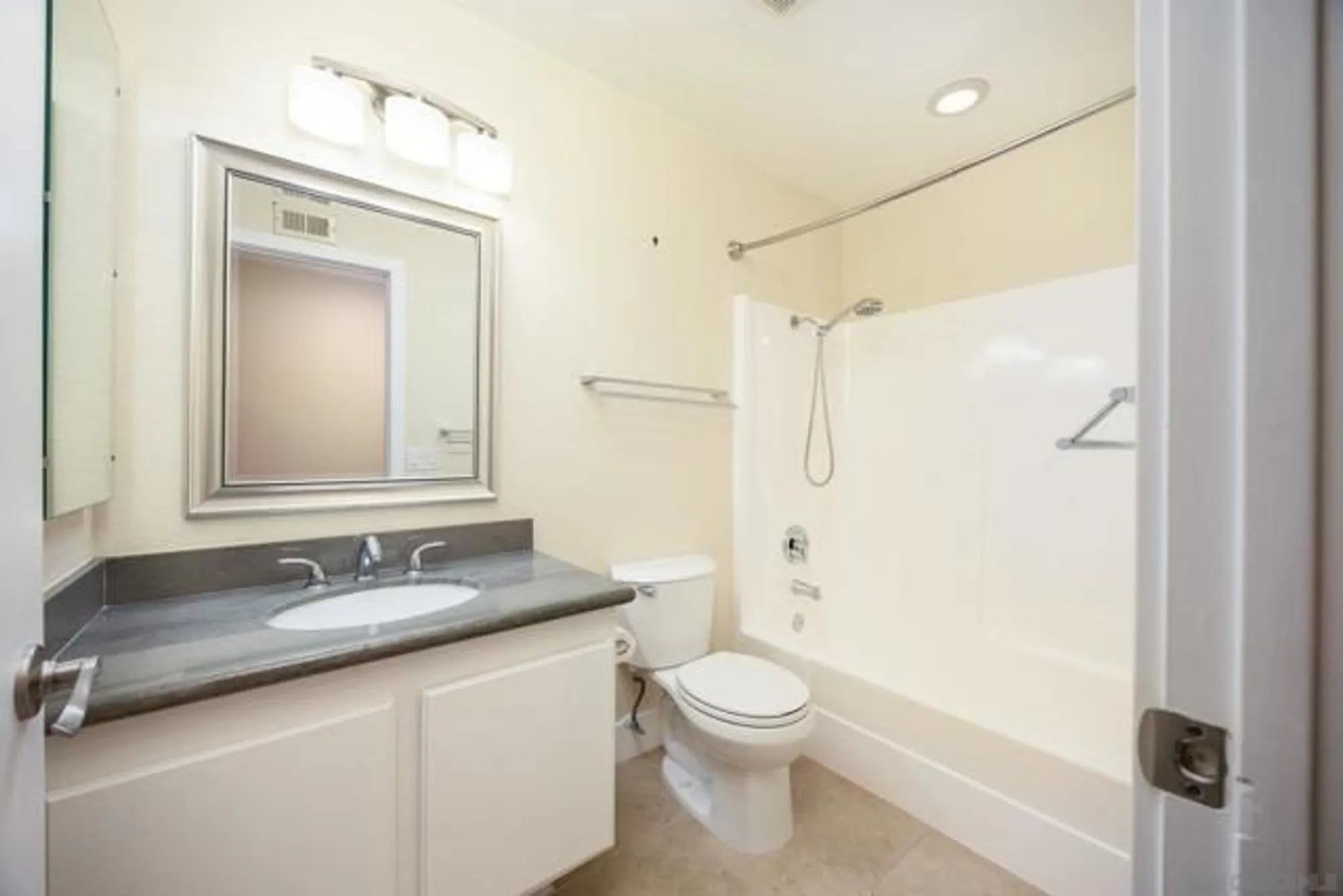 Property Slideshow image 12 of 23 | 4225 dusk ln, Oceanside, CA, 92056