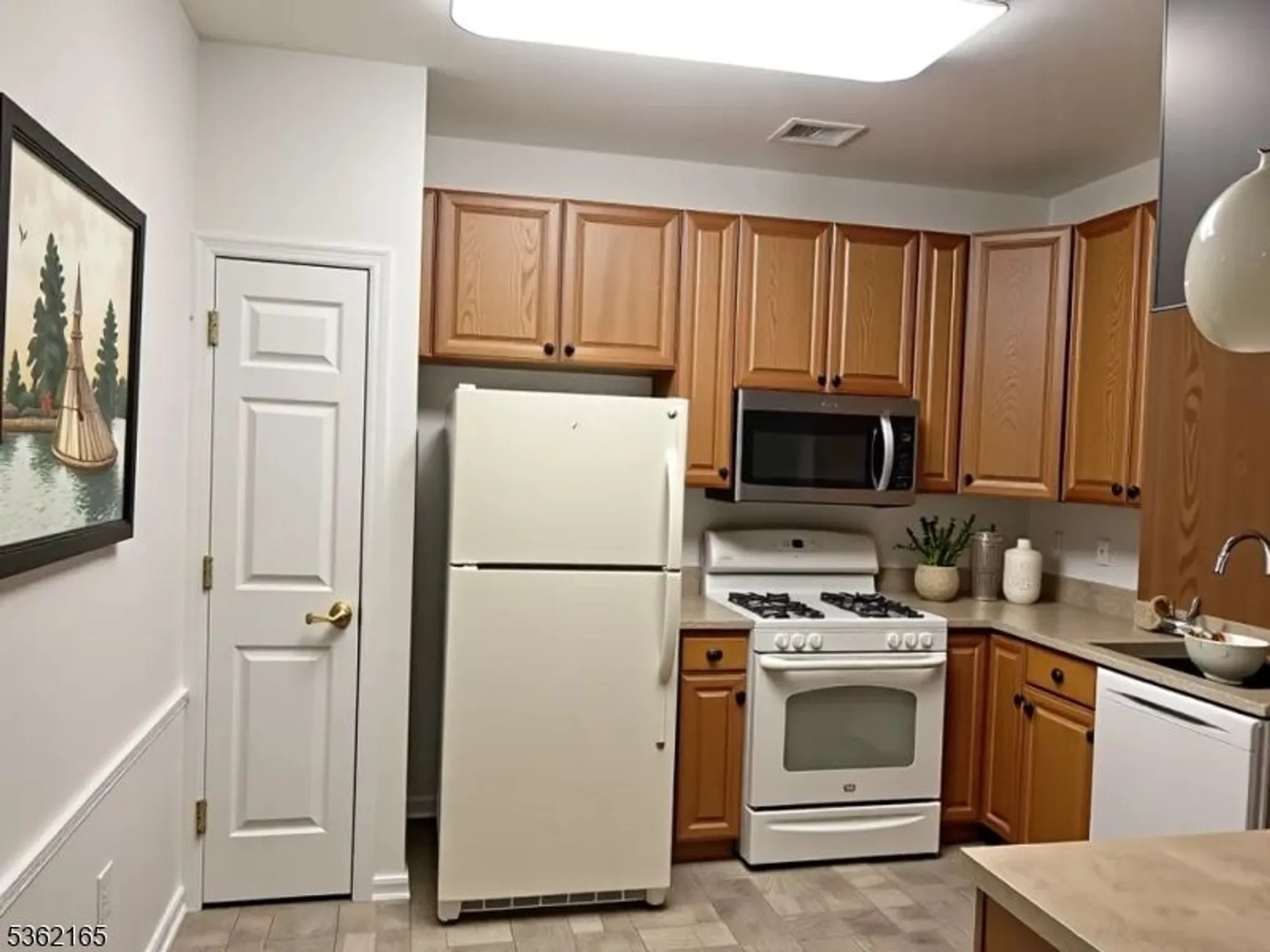 Property Slideshow image 3 of 22 | 5017 brookfield glen dr # 17, Belvidere, NJ, 07823