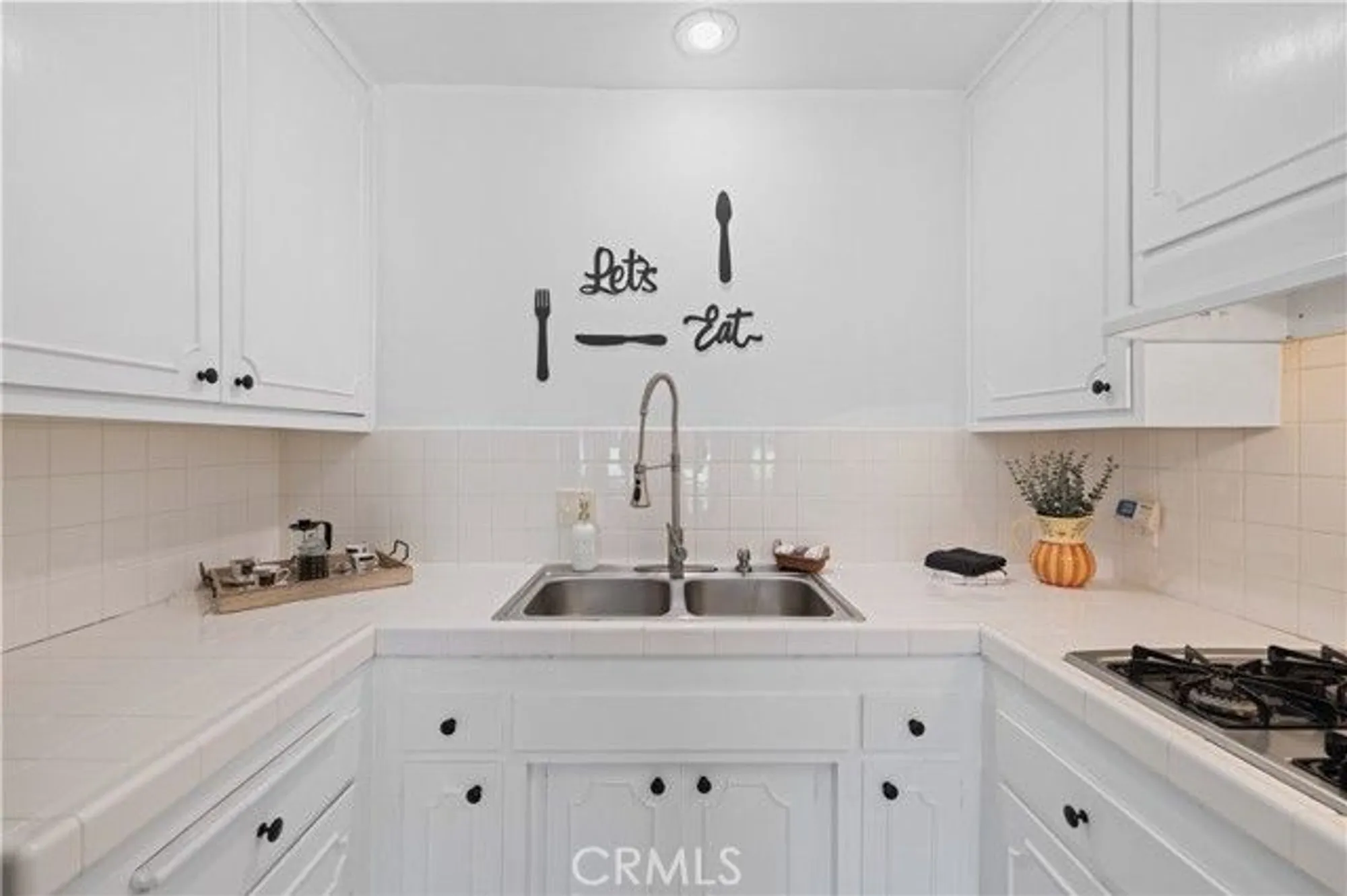 Property Slideshow image 9 of 30 | 19116 avenue of the oaks unit b, Newhall, CA, 91321